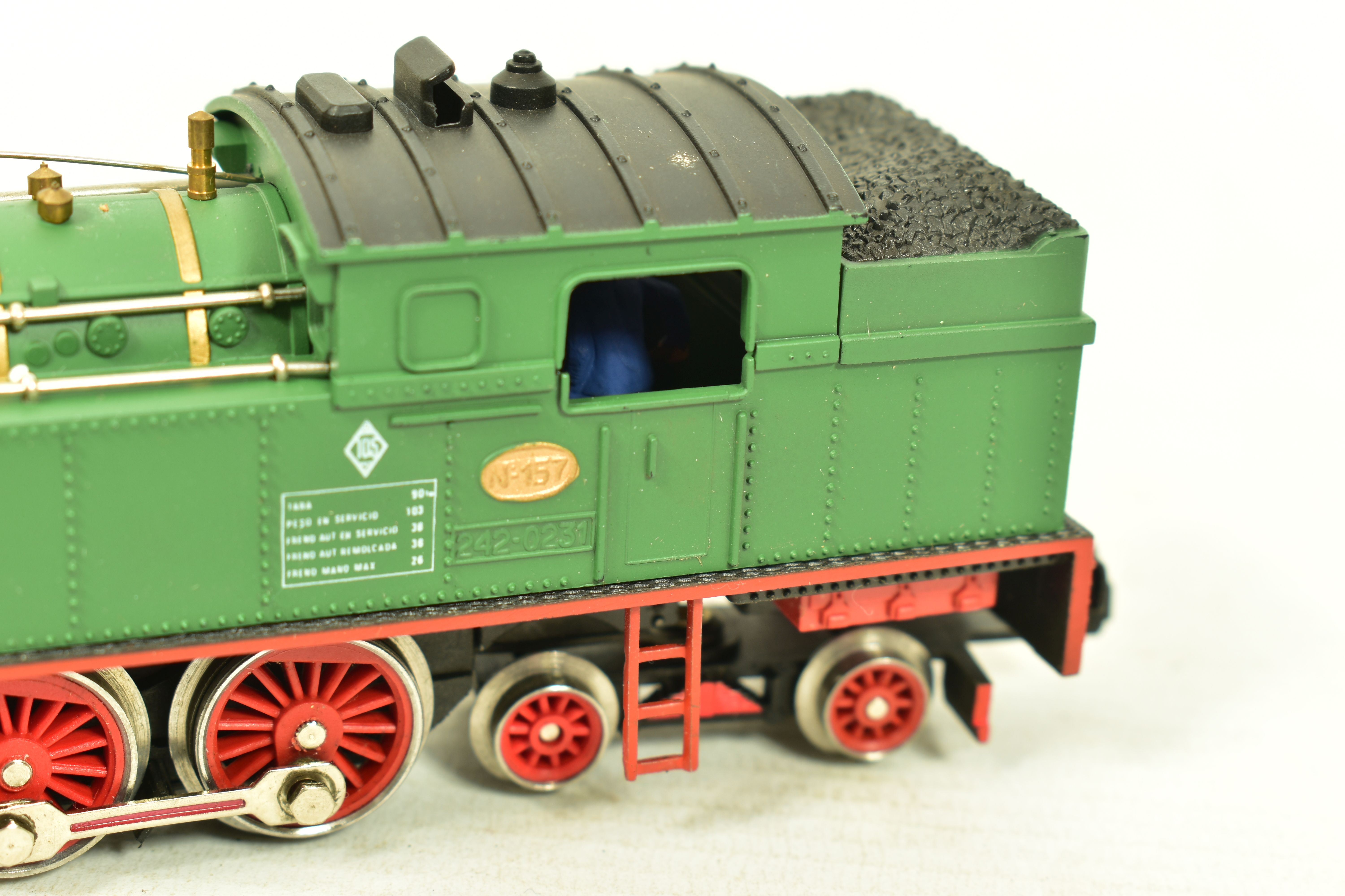 A BOXED LIMA HO GAUGE CLASS 141 LOCOMOTIVE AND TENDER, No.141 R 1097, S.N.C.F. green livery (3002L), - Image 3 of 8