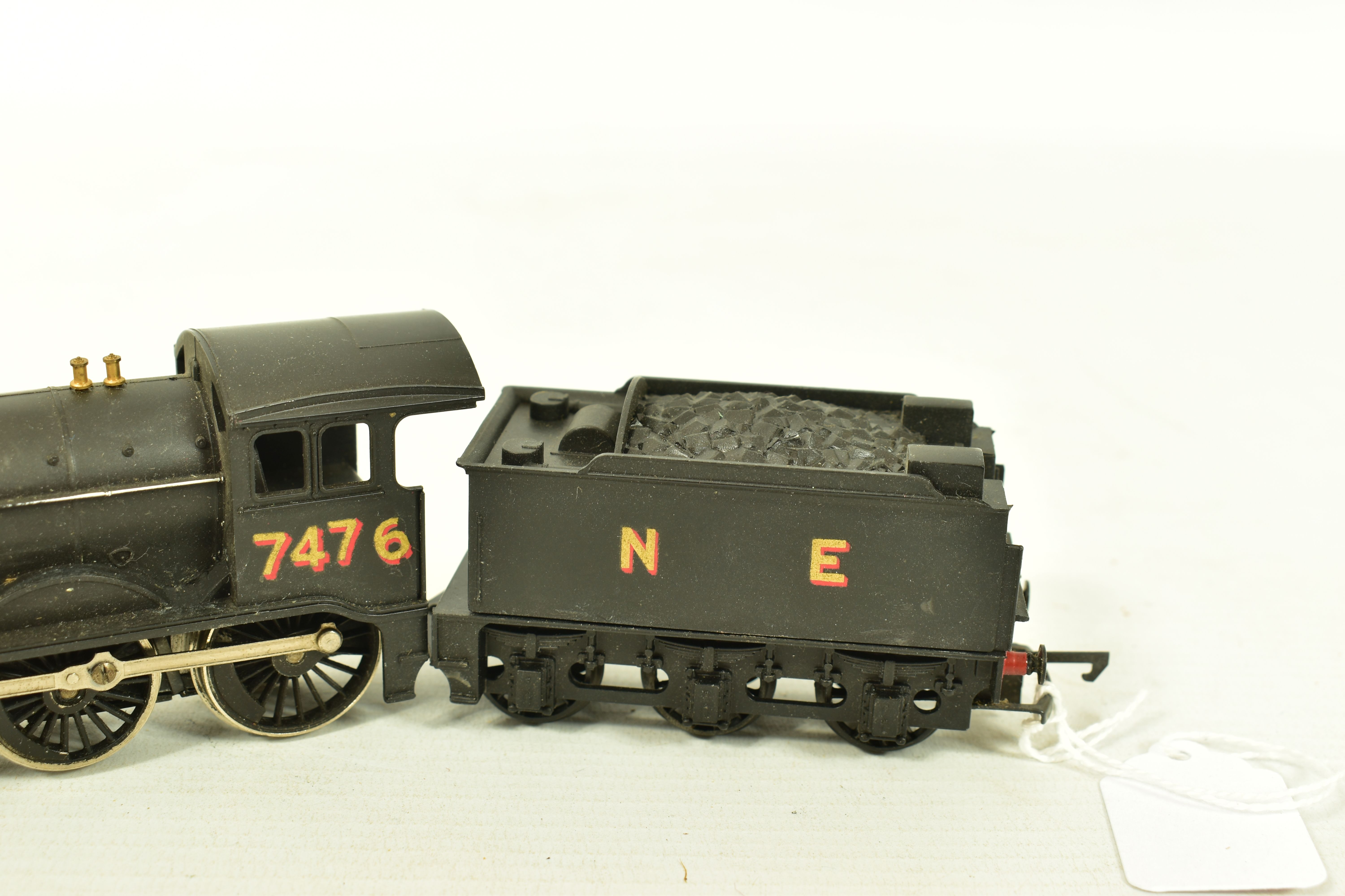 FOUR BOXED HORNBY RAILWAYS OO GAUGE LOCOMOTIVES OF L.N.E.R. ORIGIN, 'Shire/Hunt' class 'Cheshire' - Image 10 of 10