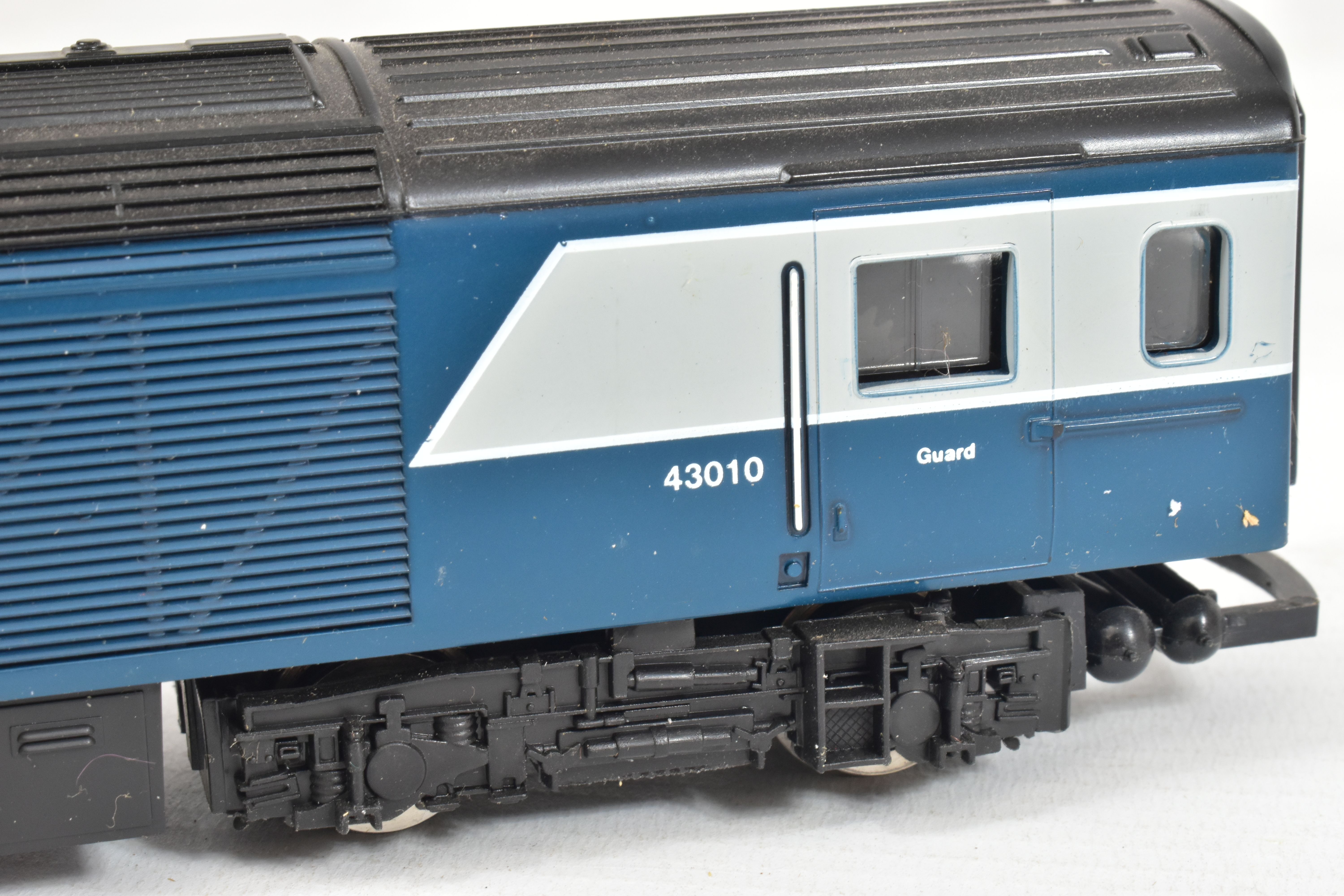 A BOXED HORNBY OO GAUGE INTERCITY 125 HIGH SPEED TRAIN PACK, No.R332, comprising power car No. - Image 11 of 12