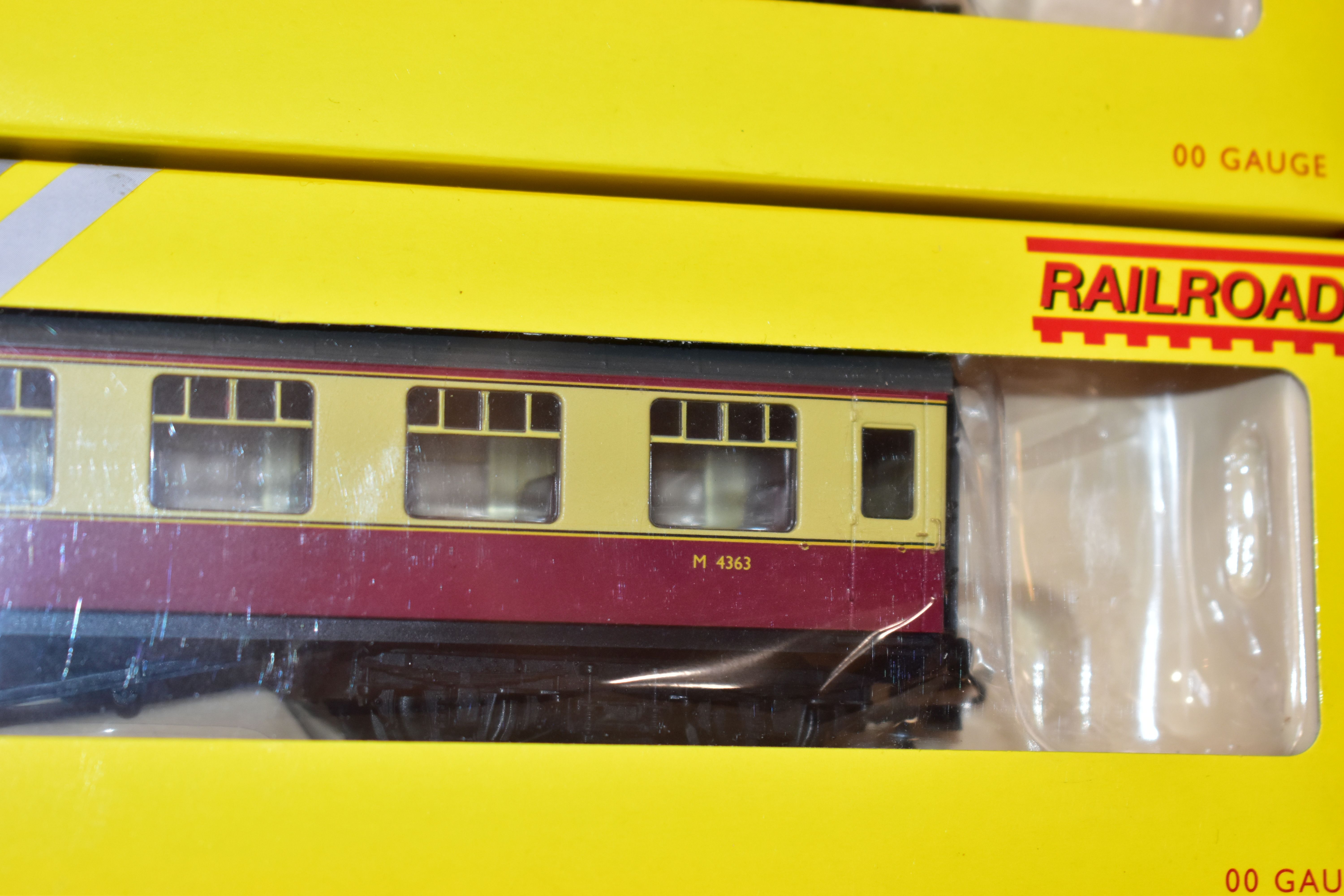 A QUANTITY OF BOXED HORNBY RAILWAYS OO GAUGE ROLLING STOCK AND LINESIDE ACCESSORIES, to include Rail - Image 10 of 23
