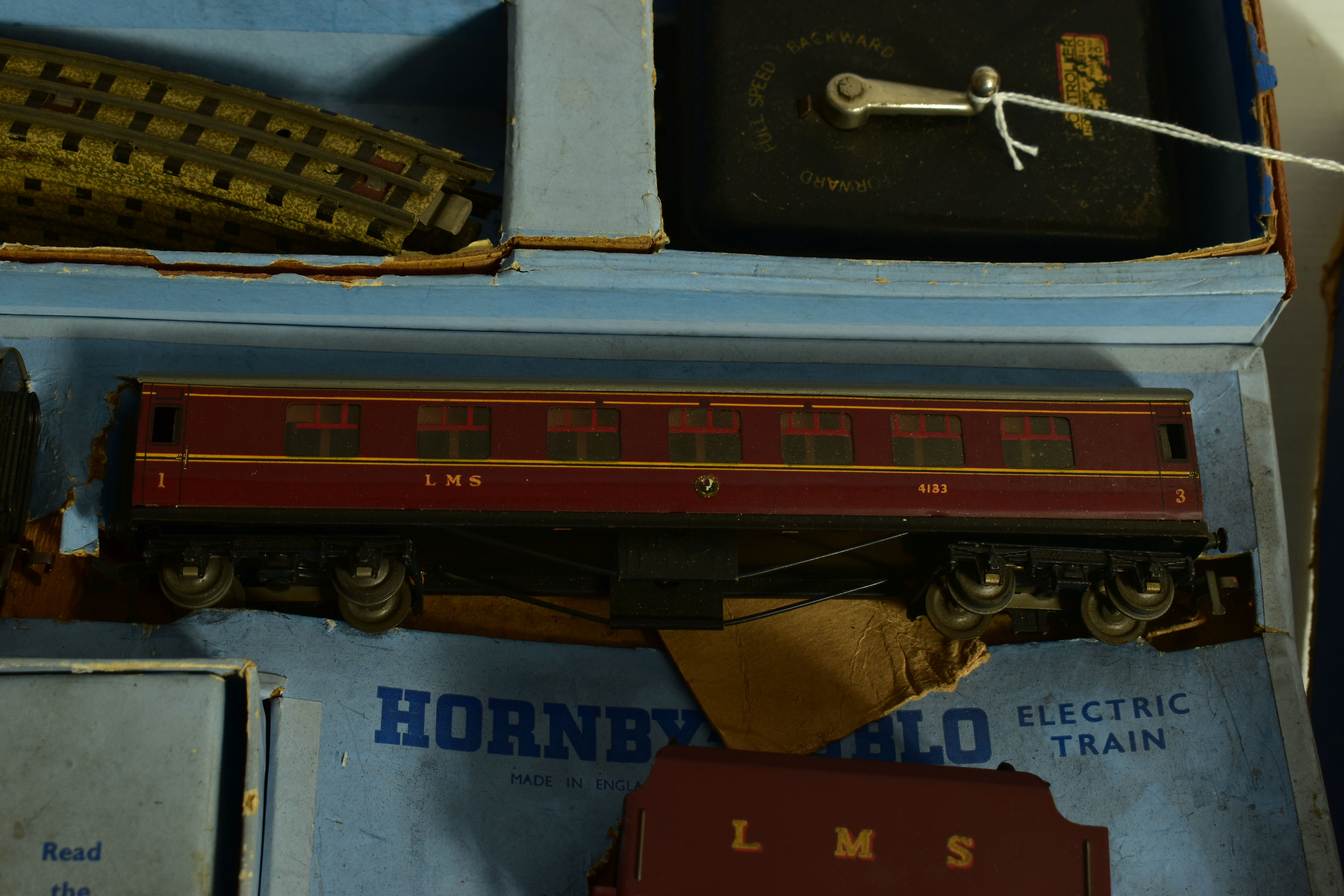 A BOXED HORNBY DUBLO 'DUCHESS OF ATHOLL' TRAIN SET, No.EDP2, comprising Duchess class locomotive ' - Image 7 of 9