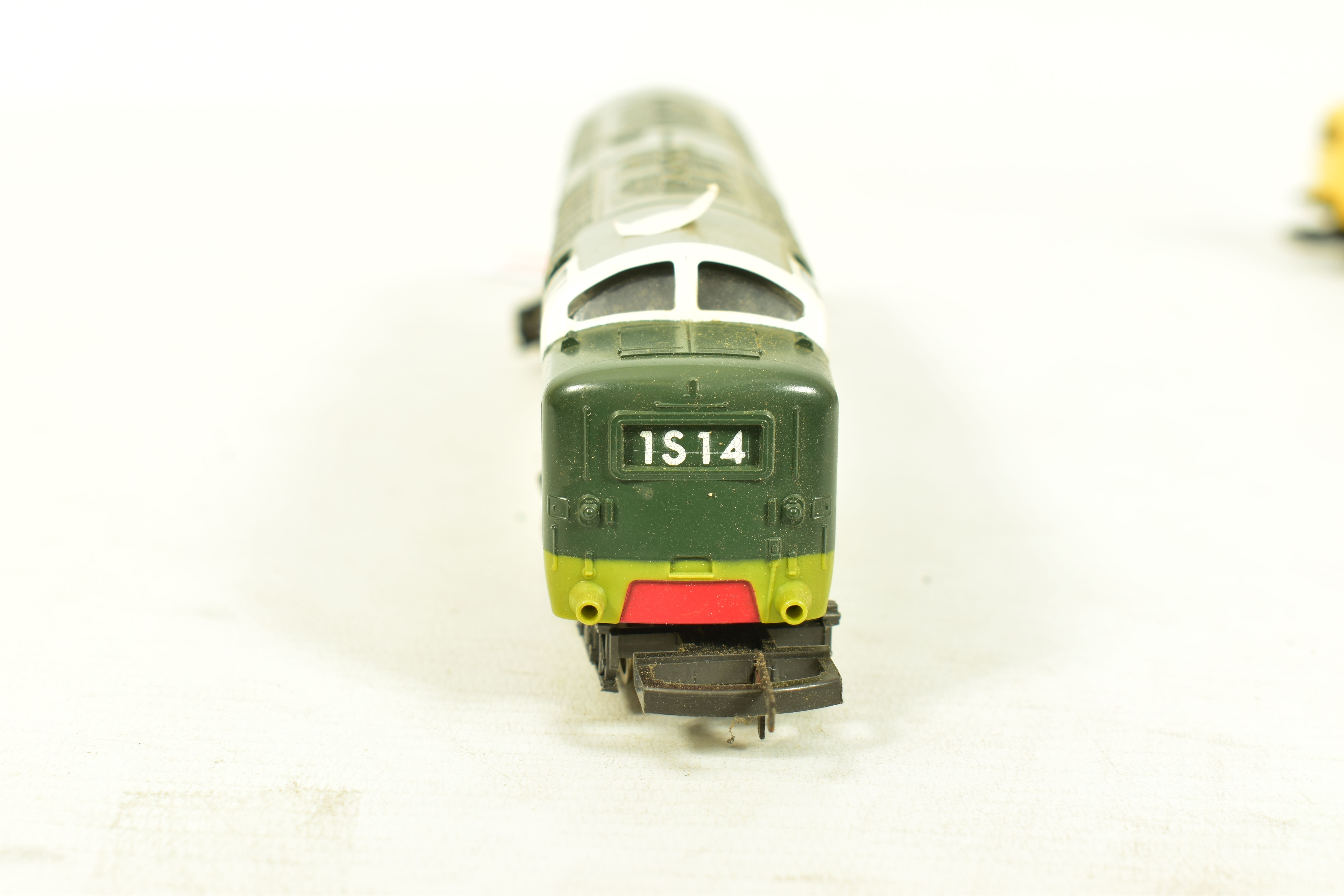 FOUR BOXED LIMA OO GAUGE CLASS 55 DELTIC LOCOMOTIVES, 2 x 'Meld' No.D9003, B.R. two tone green - Image 4 of 15