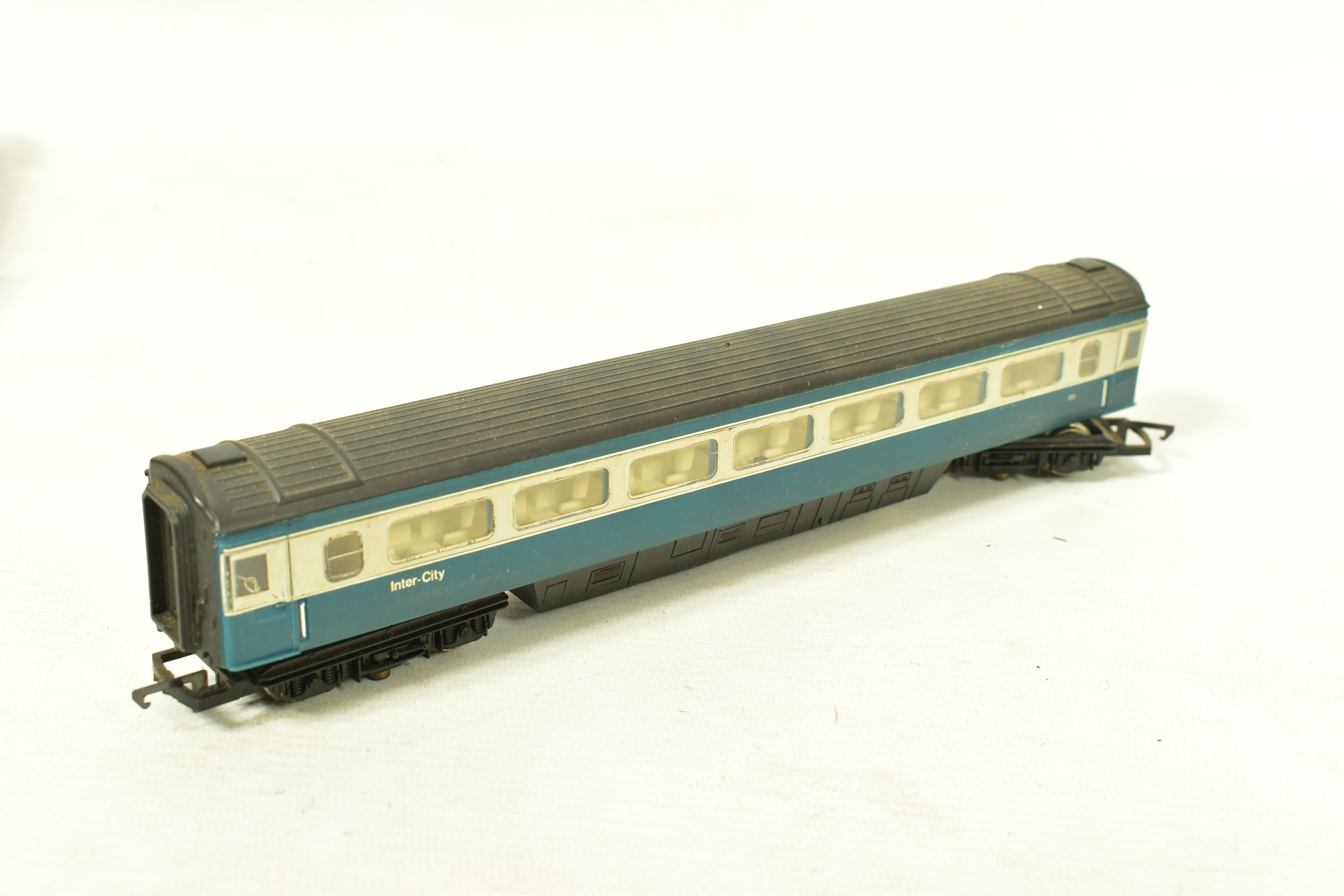 A QUANTITY OF UNBOXED AND ASSORTED HORNBY OO GAUGE HST INTERCITY 125 MK.III COACHING STOCK, assorted - Image 4 of 6