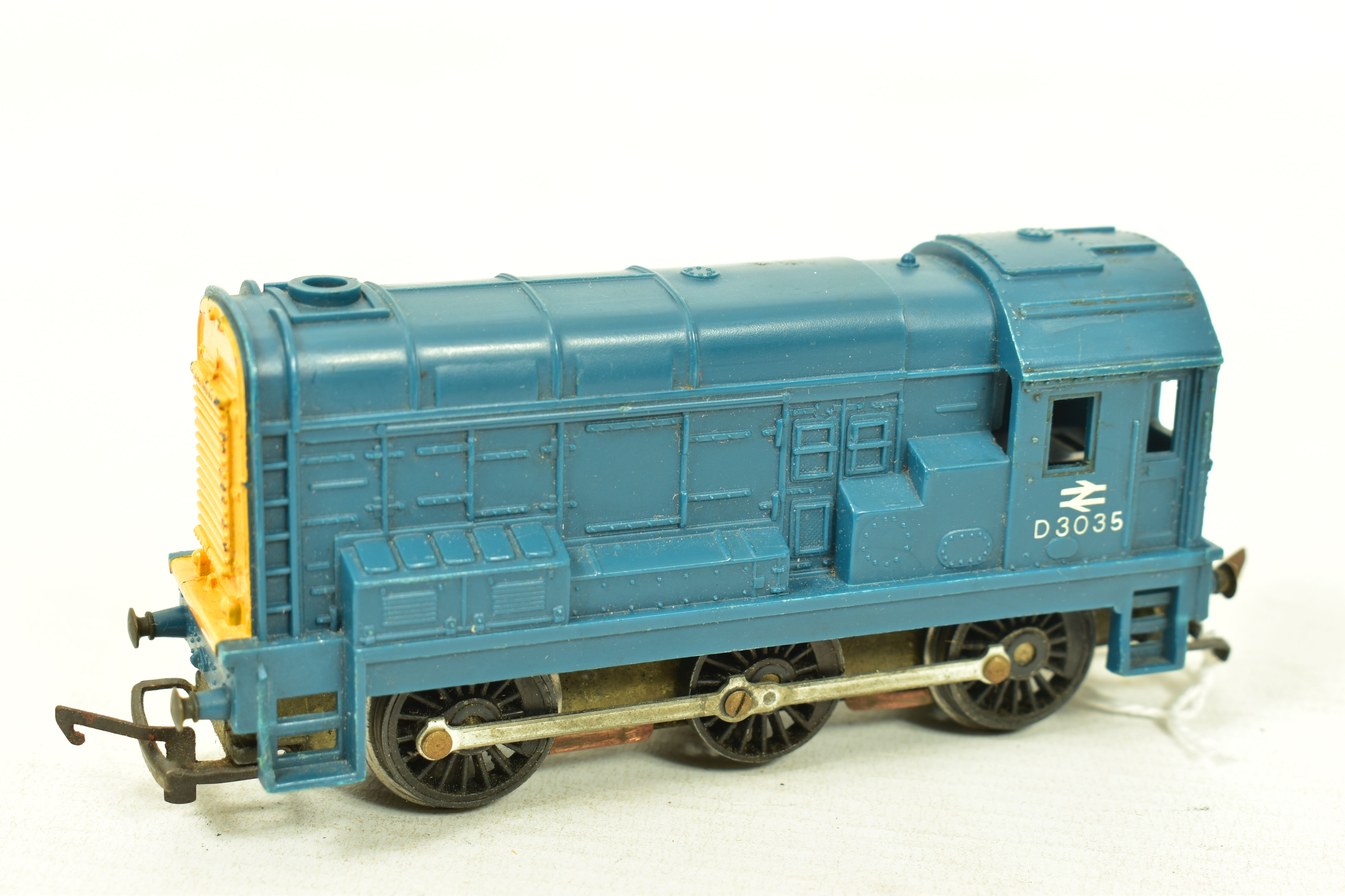 A BOXED TRI-ANG OO GAUGE TWO CAR METRO-CAMMELL D.M.U. SET, motor car No.M79079 and trailer car No. - Image 2 of 11