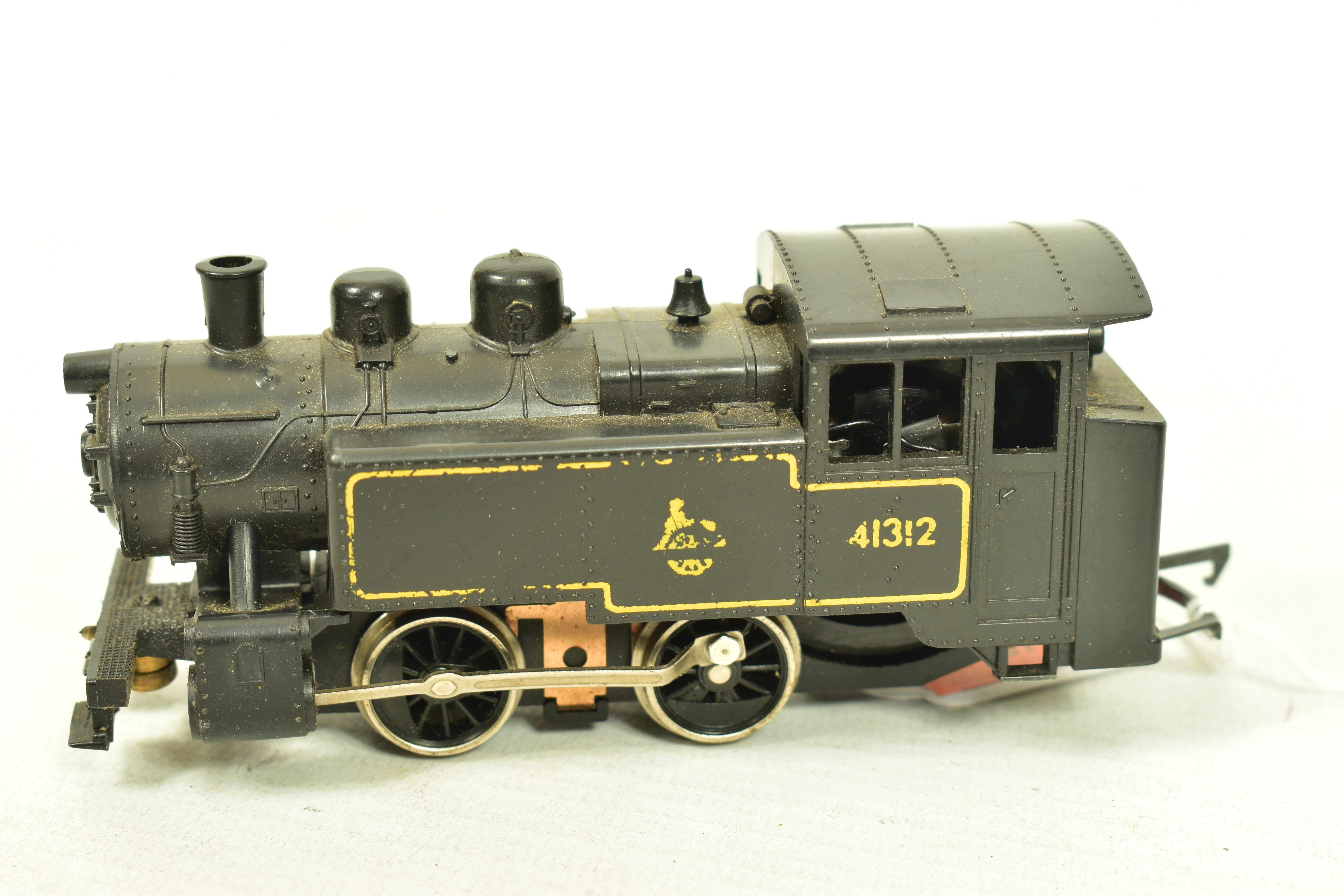 FOUR BOXED HO/OO GAUGE TANK LOCOMOTIVES, assorted continental outline examples by Lima, Jouef - Image 3 of 5