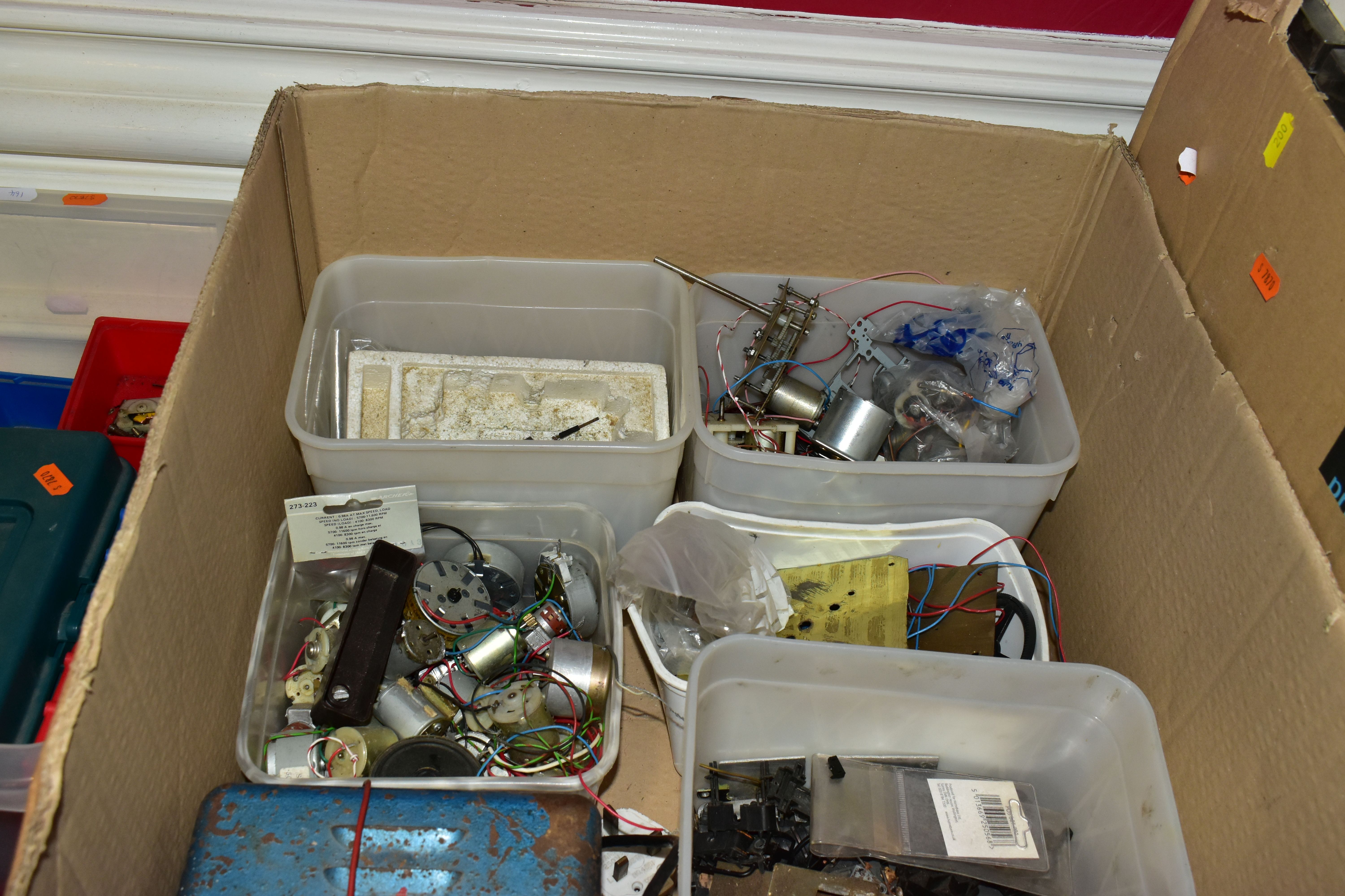 A VERY LARGE QUANTITY OF MODEL RAILWAY LOCOMOTIVE SPARE PARTS, ACCESSORIES AND TOOLS ETC., - Image 6 of 23