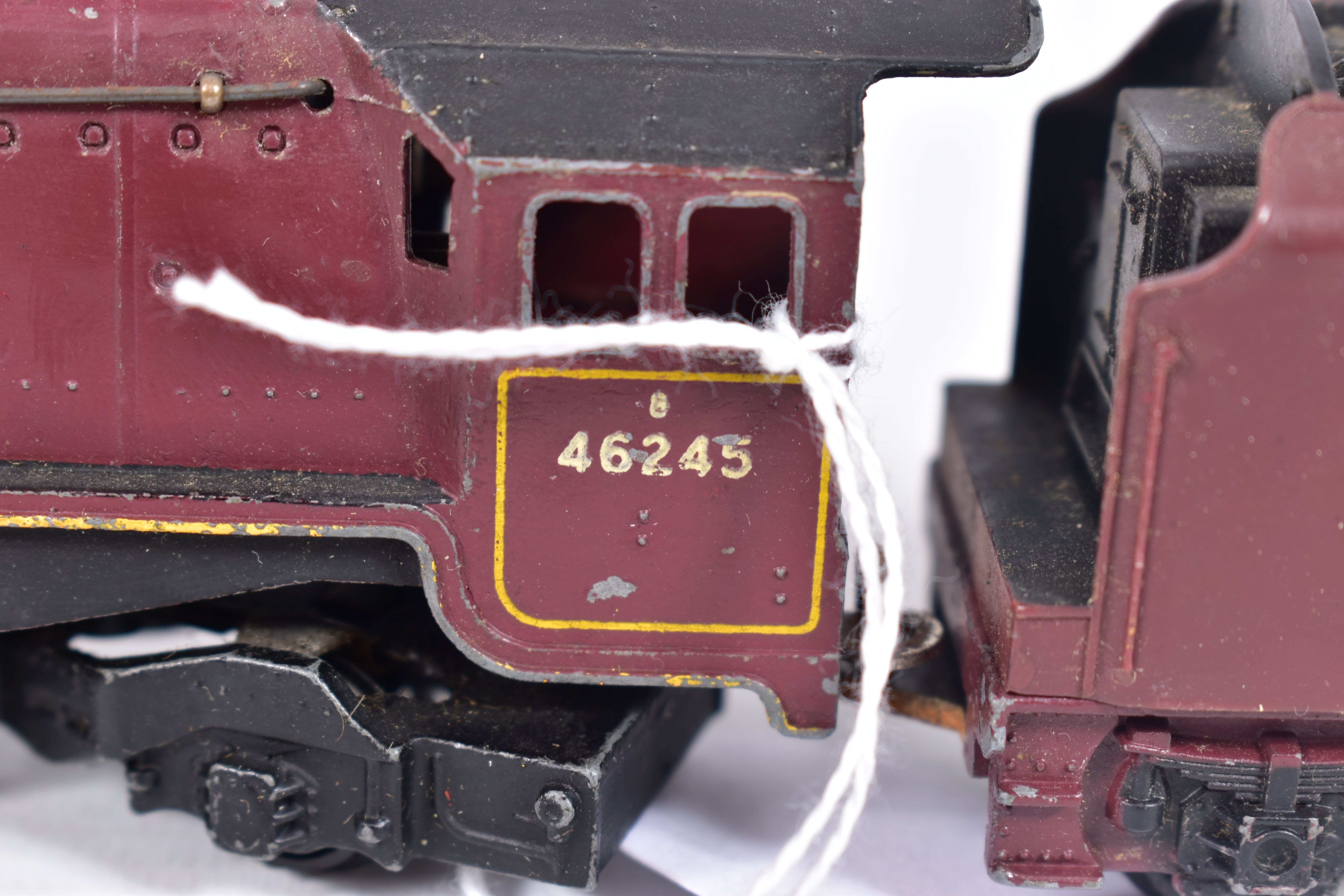 A BOXED HORNBY DUBLO DUCHESS CLASS LOCOMOTIVE, 'City of London' No.46245, B.R. lined maroon - Image 3 of 4