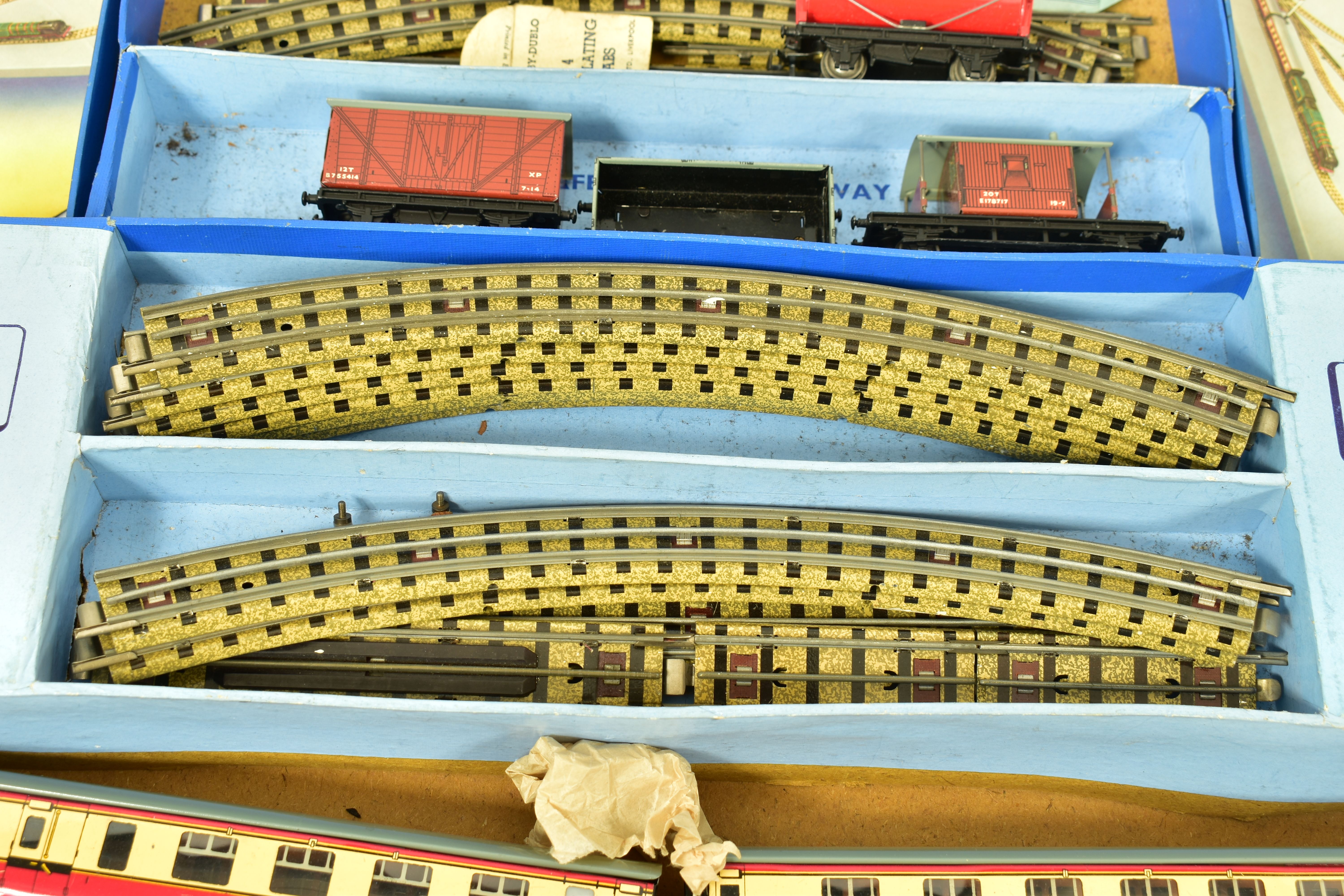 TWO BOXED HORNBY DUBLO TRAIN SETS, 'Duchess of Montrose', No.EDP12, comprising Duchess class - Image 4 of 6