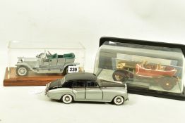 THREE UNBOXED FRANKLIN MINT DIECAST MODELS, 1/24 scale, 1907 Rolls-Royce Silver Ghost, with swing