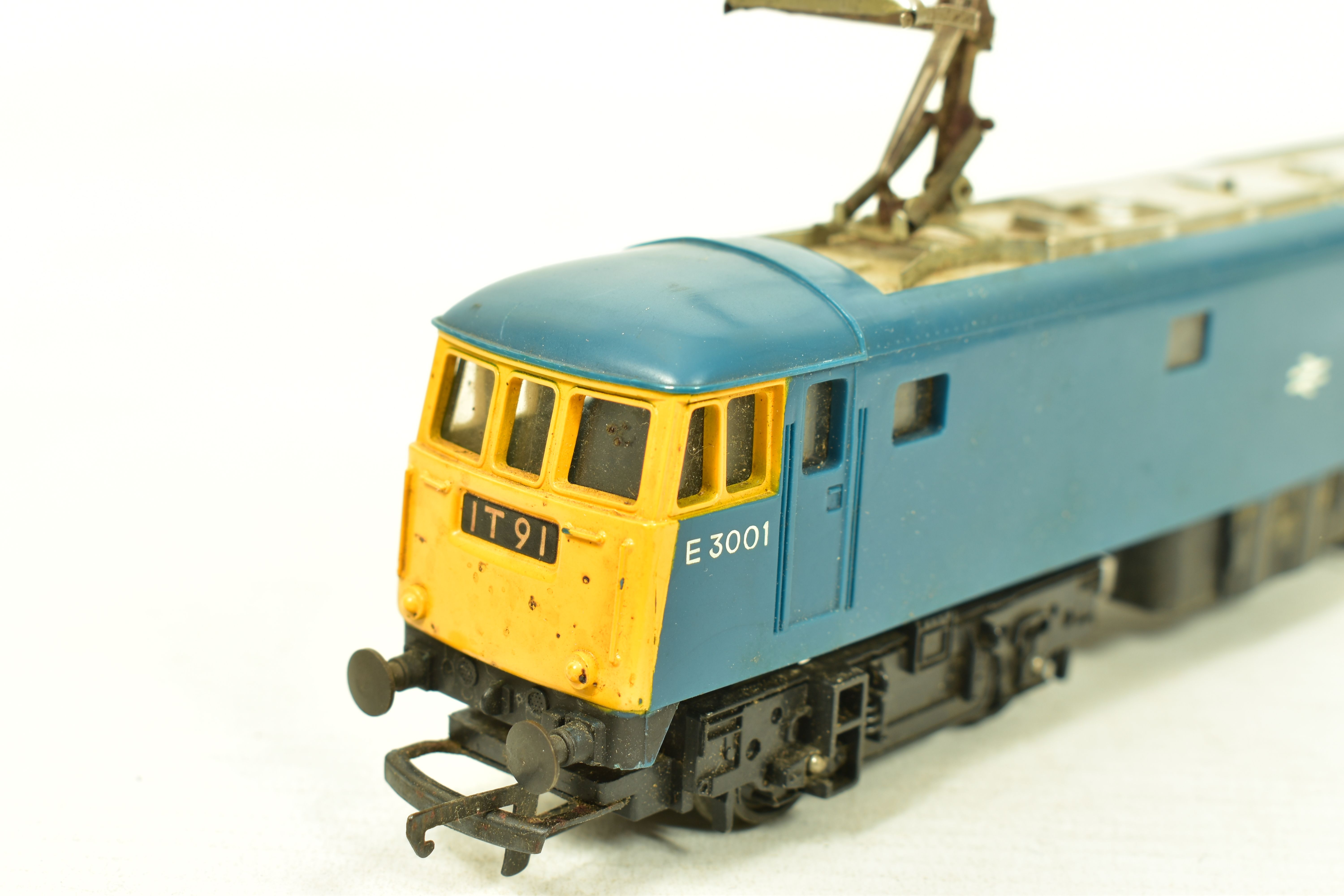 THREE BOXED TRI-ANG OO GAUGE AL1/CLASS 81 LOCOMOTIVES, No.E3001, B.R. blue livery (R753), all in - Image 5 of 7