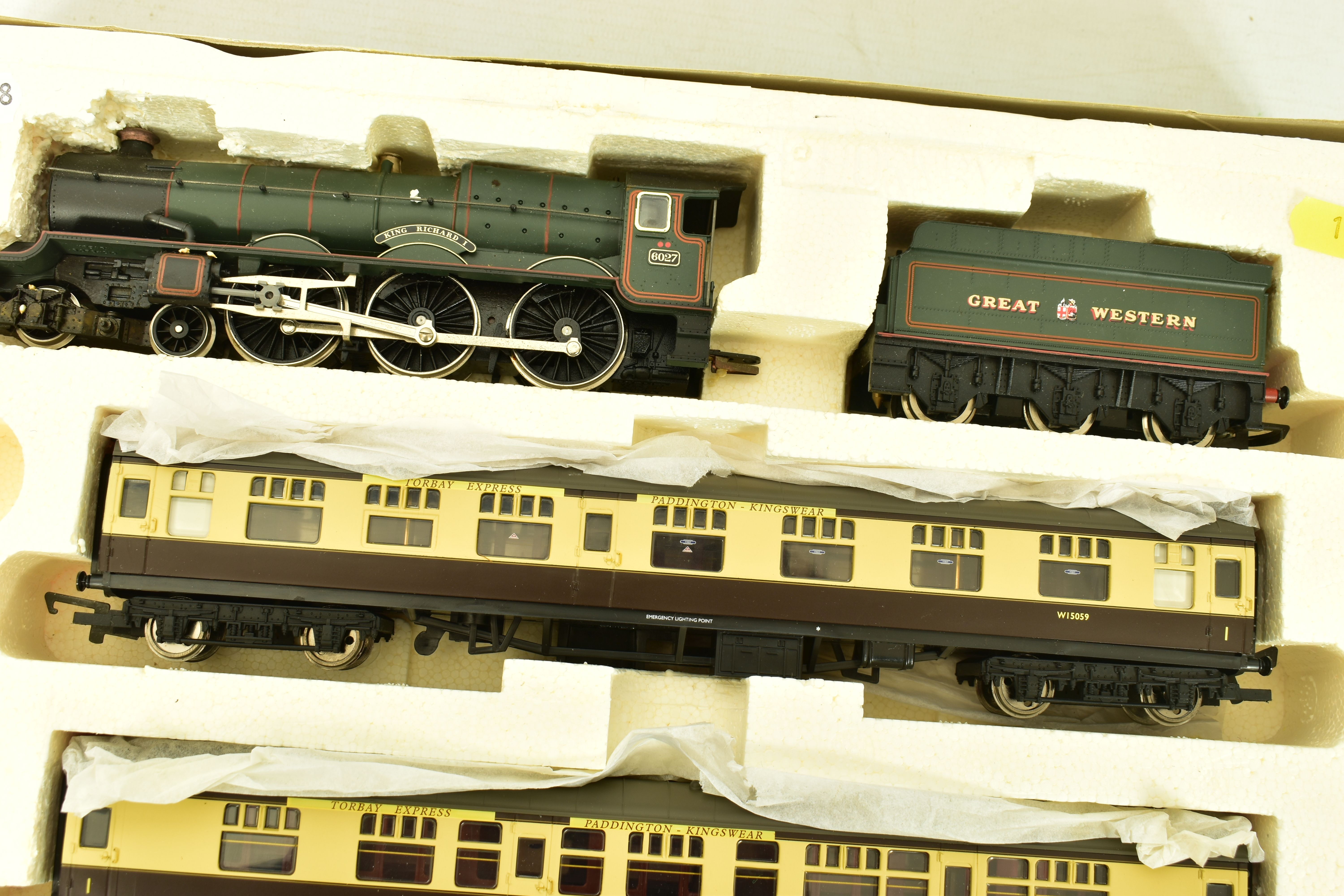 A PART BOXED HORNBY RAILWAYS OO GAUGE TORBAY EXPRESS TRAIN PACK, comprising King class locomotive ' - Image 8 of 13