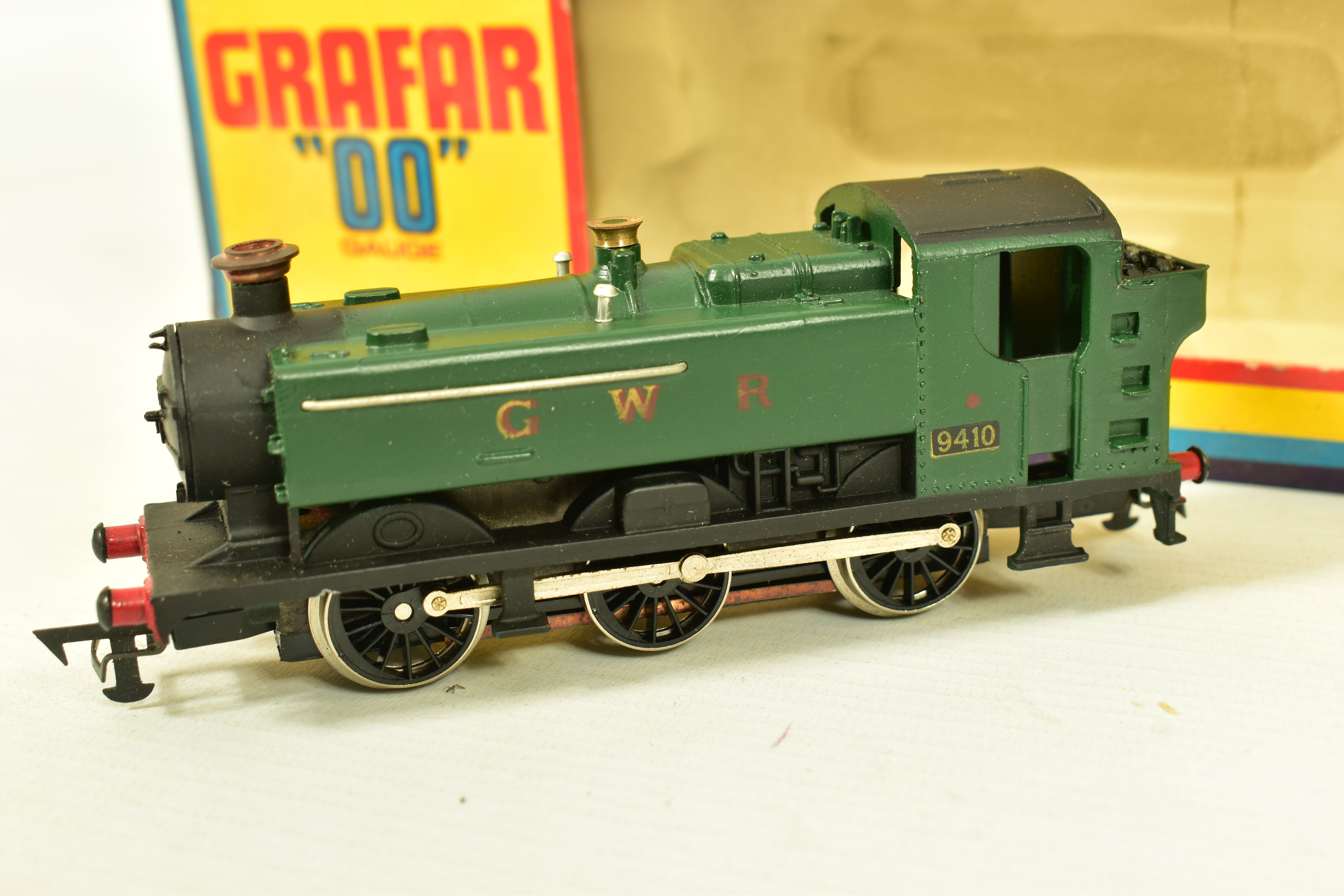 FOUR BOXED GRAHAM FARISH OO GAUGE CLASS 94XX PANNIER TANK LOCOMOTIVES, all No.9410, two in G.W.R. - Image 12 of 12