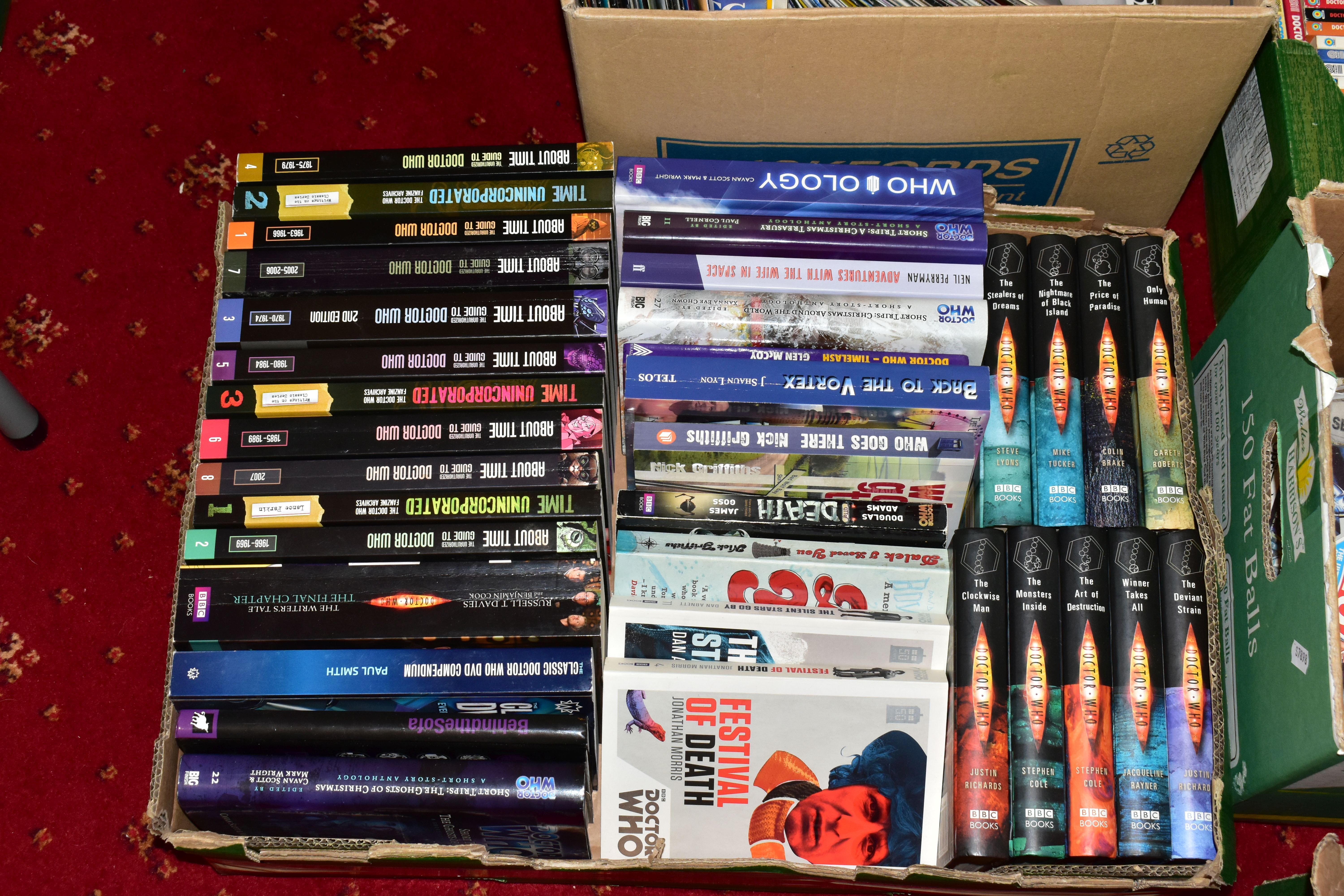 A COLLECTION OF ASSORTED DOCTOR WHO BOOKS, MAGAZINES AND EPHEMERA, books include paperback and - Image 3 of 7