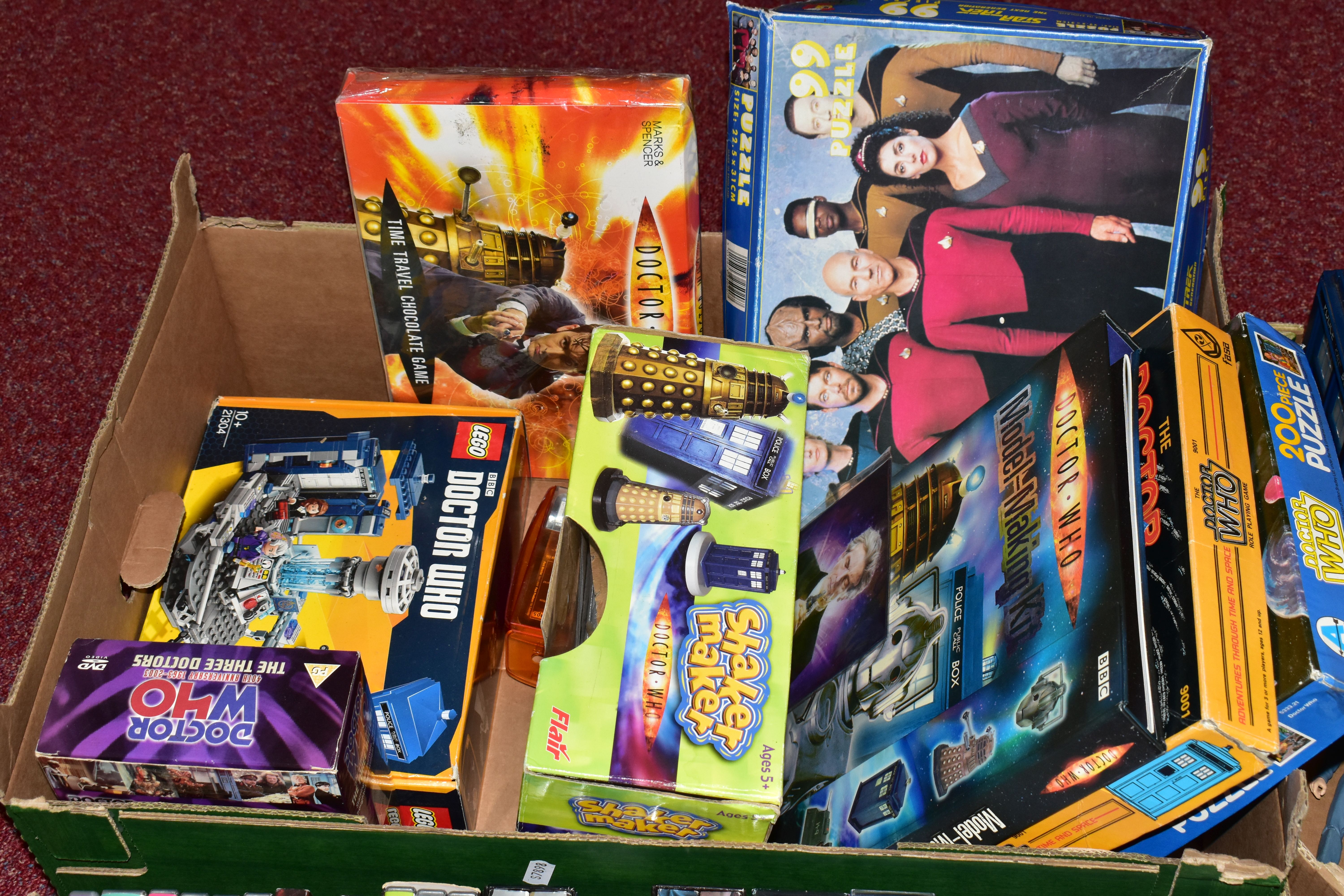 A COLLECTION OF ASSORTED DOCTOR WHO MEMORABILIA, GAMES, VIDEOS AND DVD'S ETC., to include assorted - Image 5 of 6