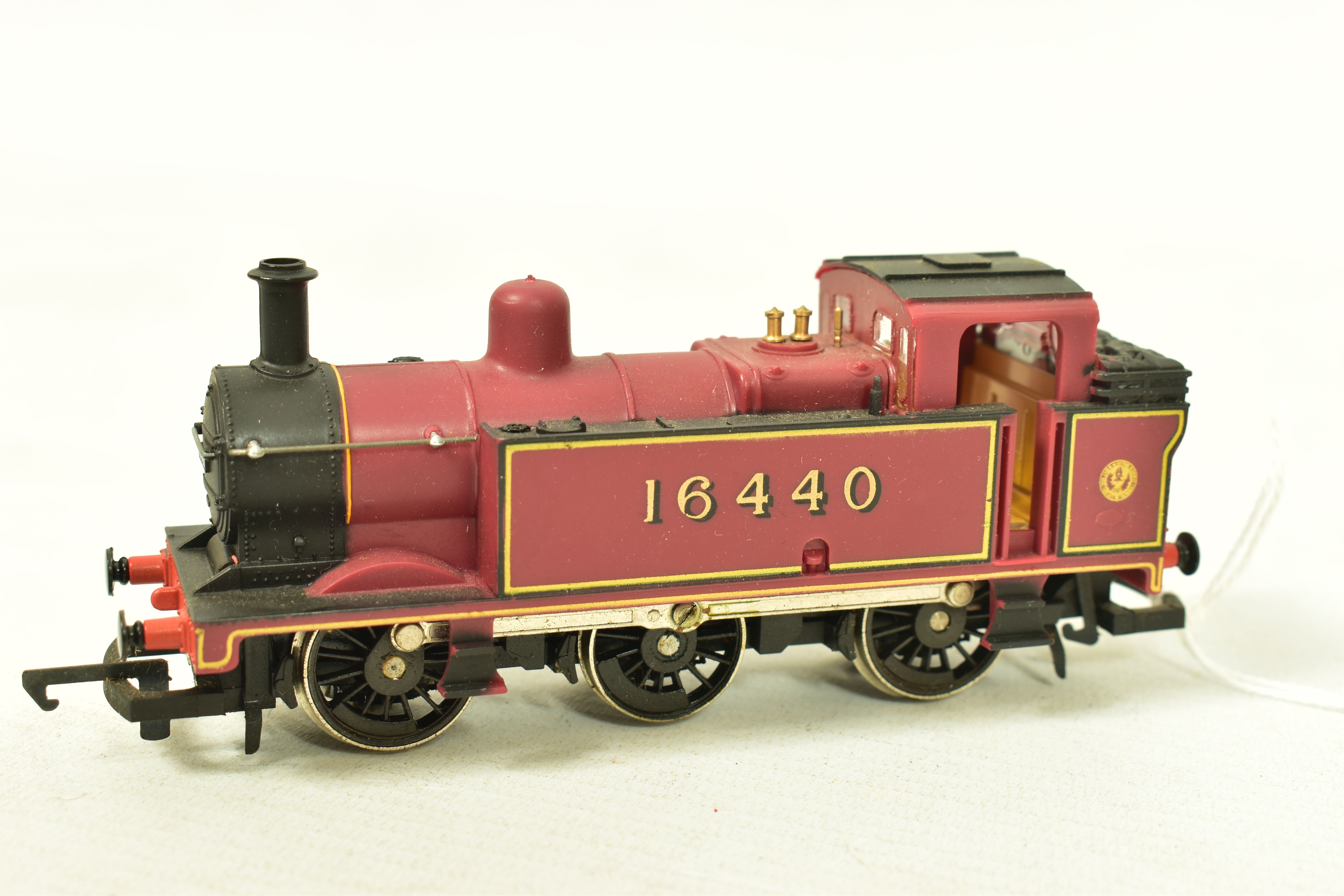 EIGHT BOXED HORNBY OO GAUGE CLASS 3F JINTY TANK LOCOMOTIVES, all are No.16440, L.M.S. lined maroon - Image 8 of 17