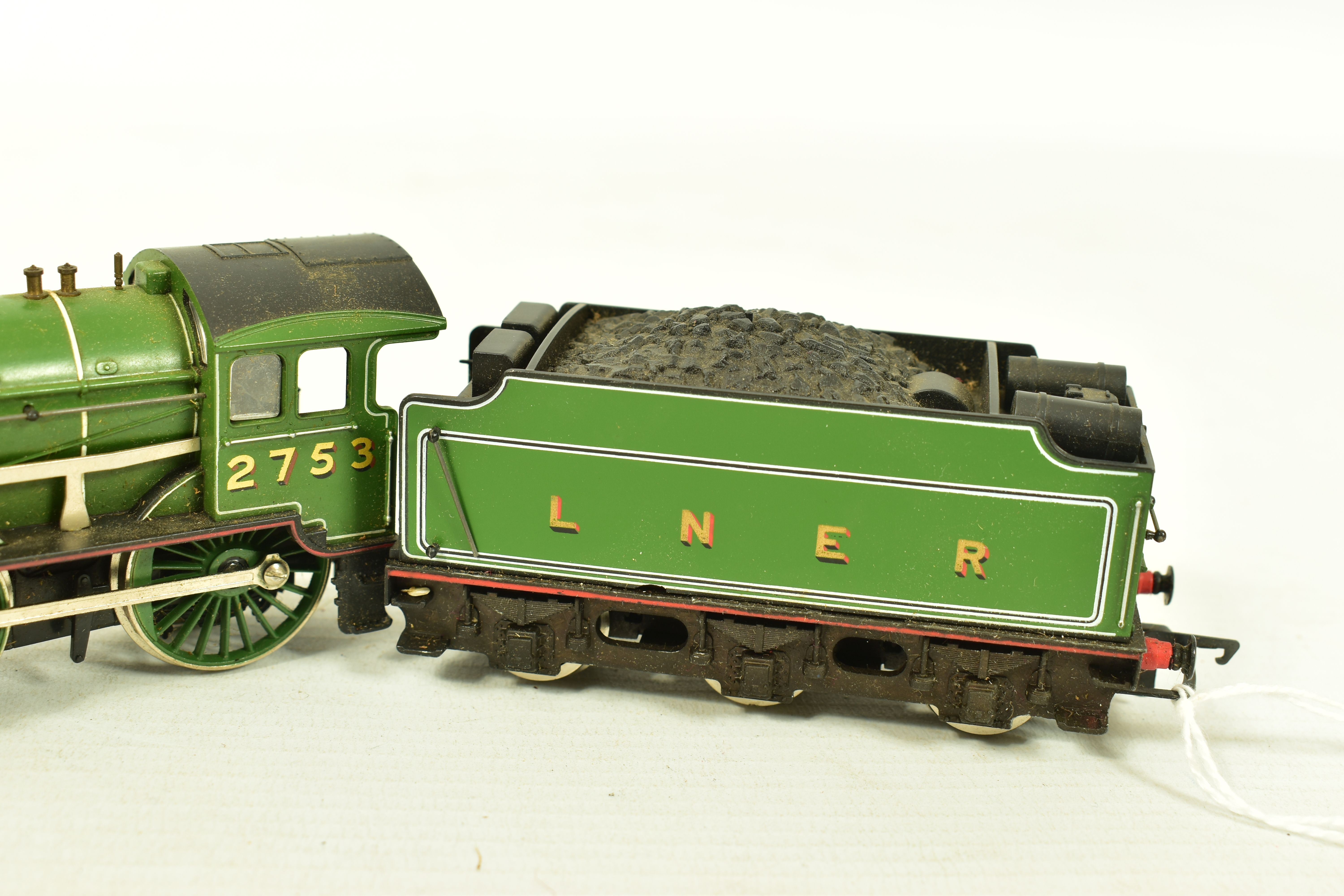 FOUR BOXED HORNBY RAILWAYS OO GAUGE LOCOMOTIVES OF L.N.E.R. ORIGIN, 'Shire/Hunt' class 'Cheshire' - Image 8 of 10