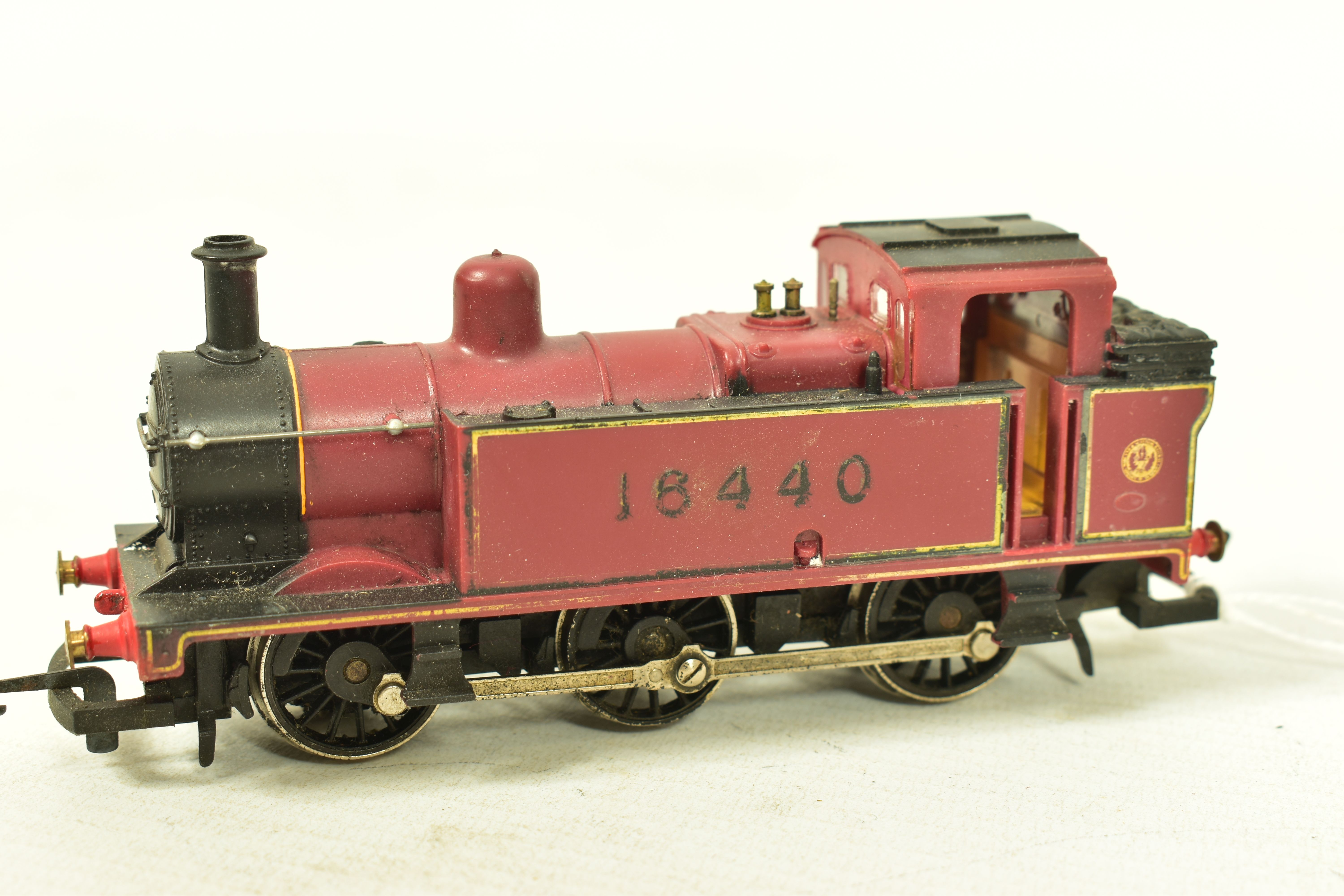 EIGHT BOXED HORNBY OO GAUGE CLASS 3F JINTY TANK LOCOMOTIVES, all are No.16440, L.M.S. lined maroon - Image 12 of 17