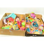 A COLLECTION OF UNBOXED AND ASSORTED POLLY POCKET FIGURES, ACCESSORIES AND PLAYSETS, mainly date