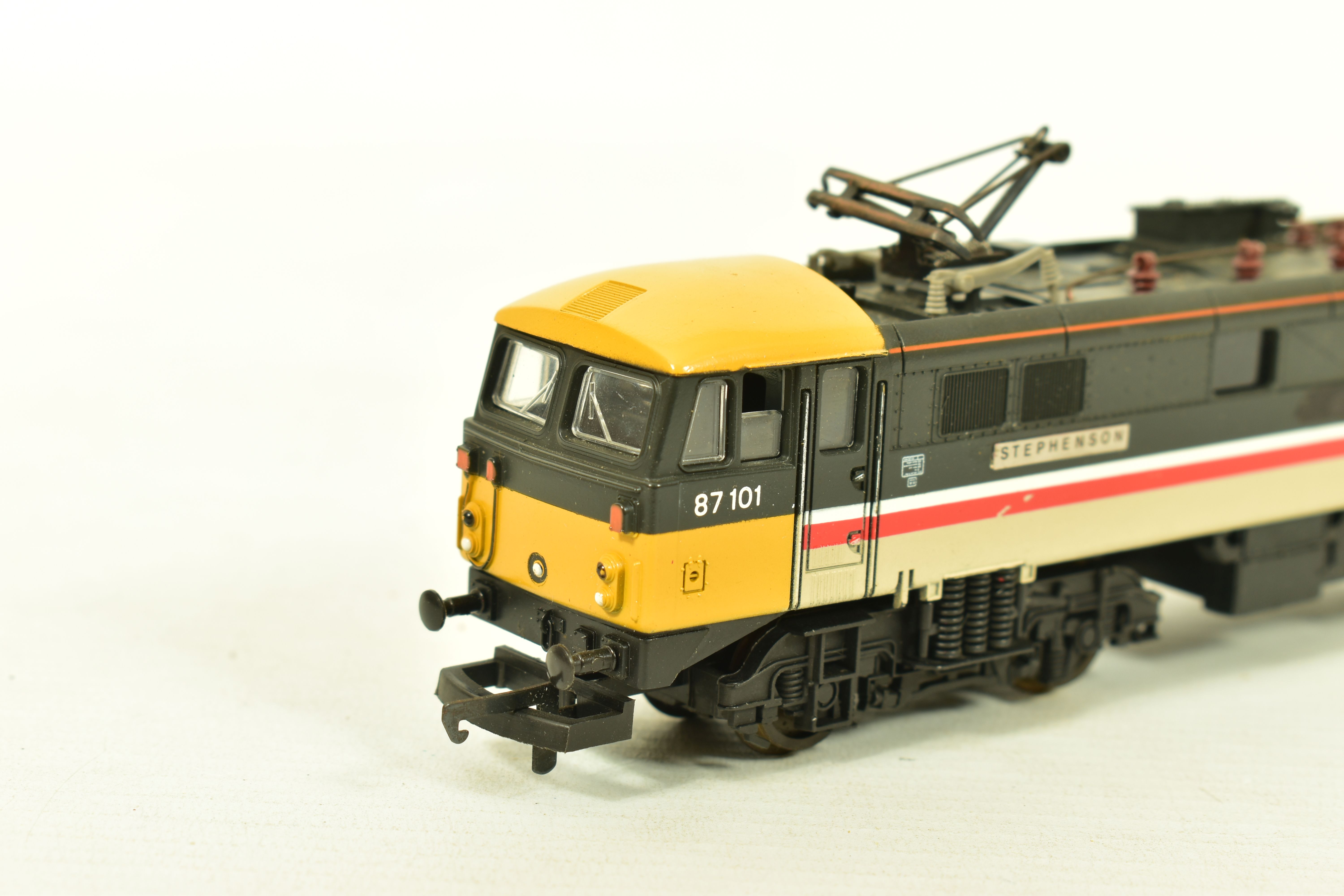 FIVE BOXED LIMA OO GAUGE CLASS 87 LOCOMOTIVES, 'City of Birmingham' No.87 009 (L205195), 'Lord - Image 11 of 17