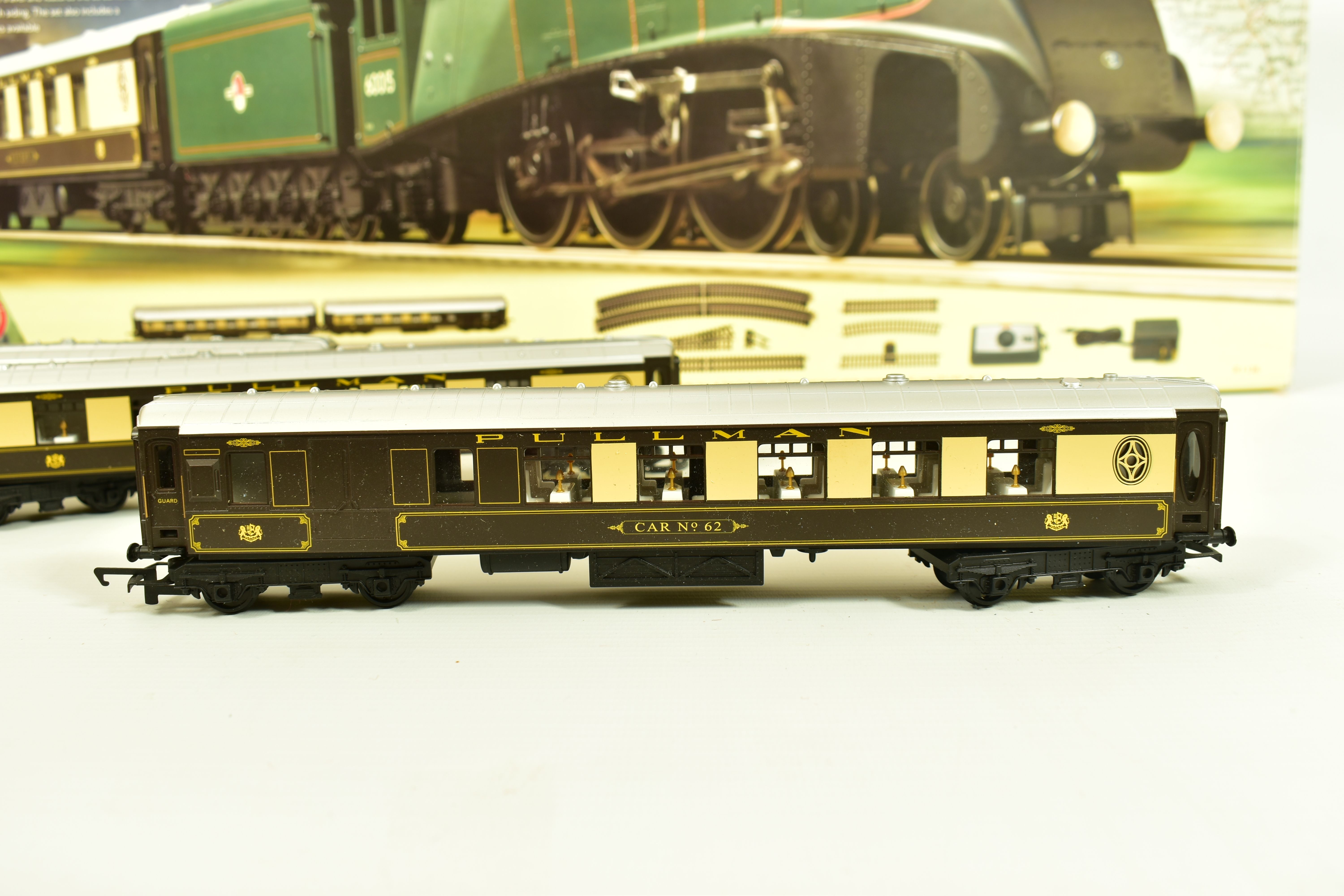 A BOXED HORNBY RAILWAYS OO GAUGE YORKSHIRE PULLMAN TRAIN SET - Image 7 of 15