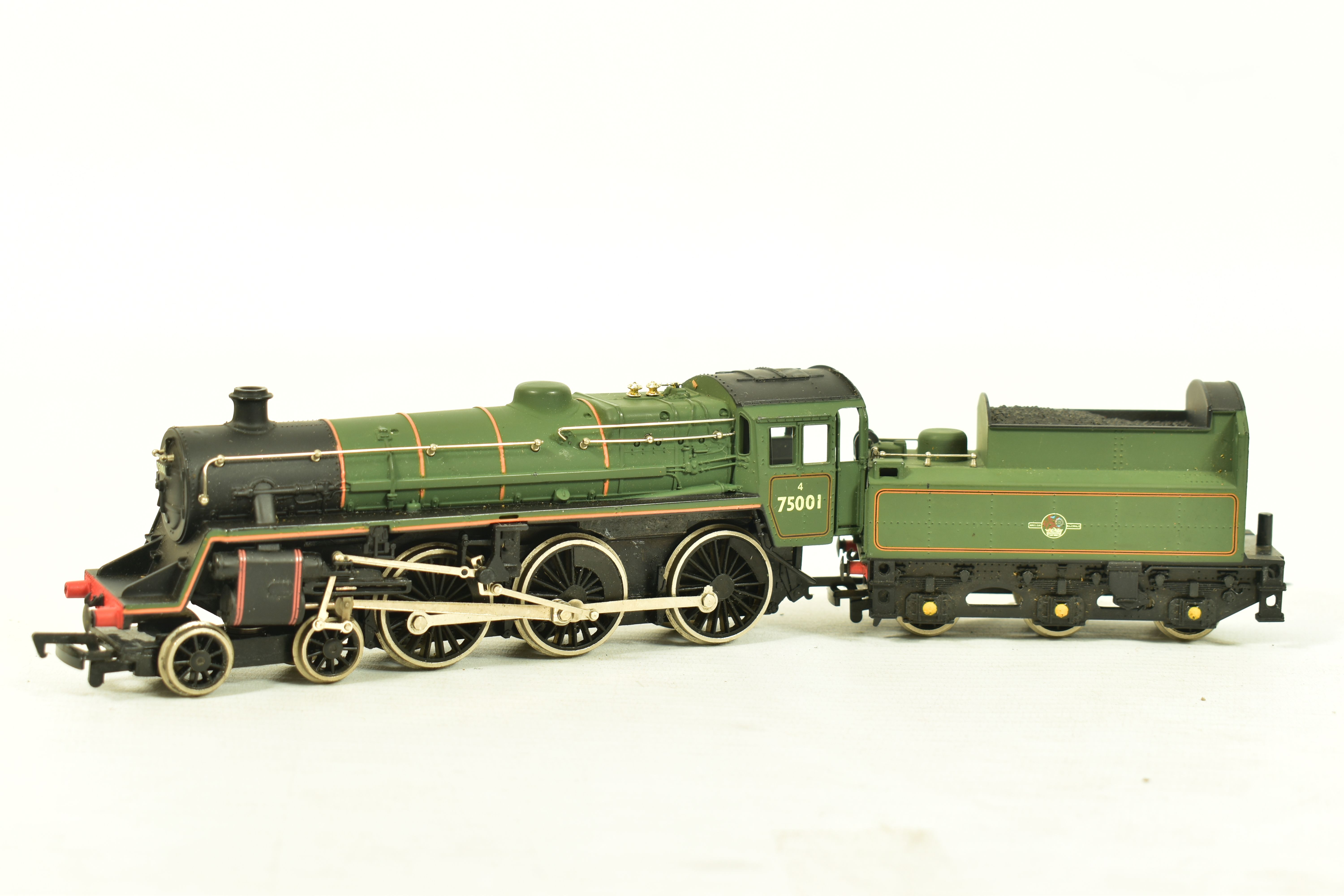 FIVE BOXED MAINLINE OO GAUGE STANDARD CLASS 4 LOCOMOTIVES, 2 x No.75001, B.R. lined green livery (37 - Image 8 of 11