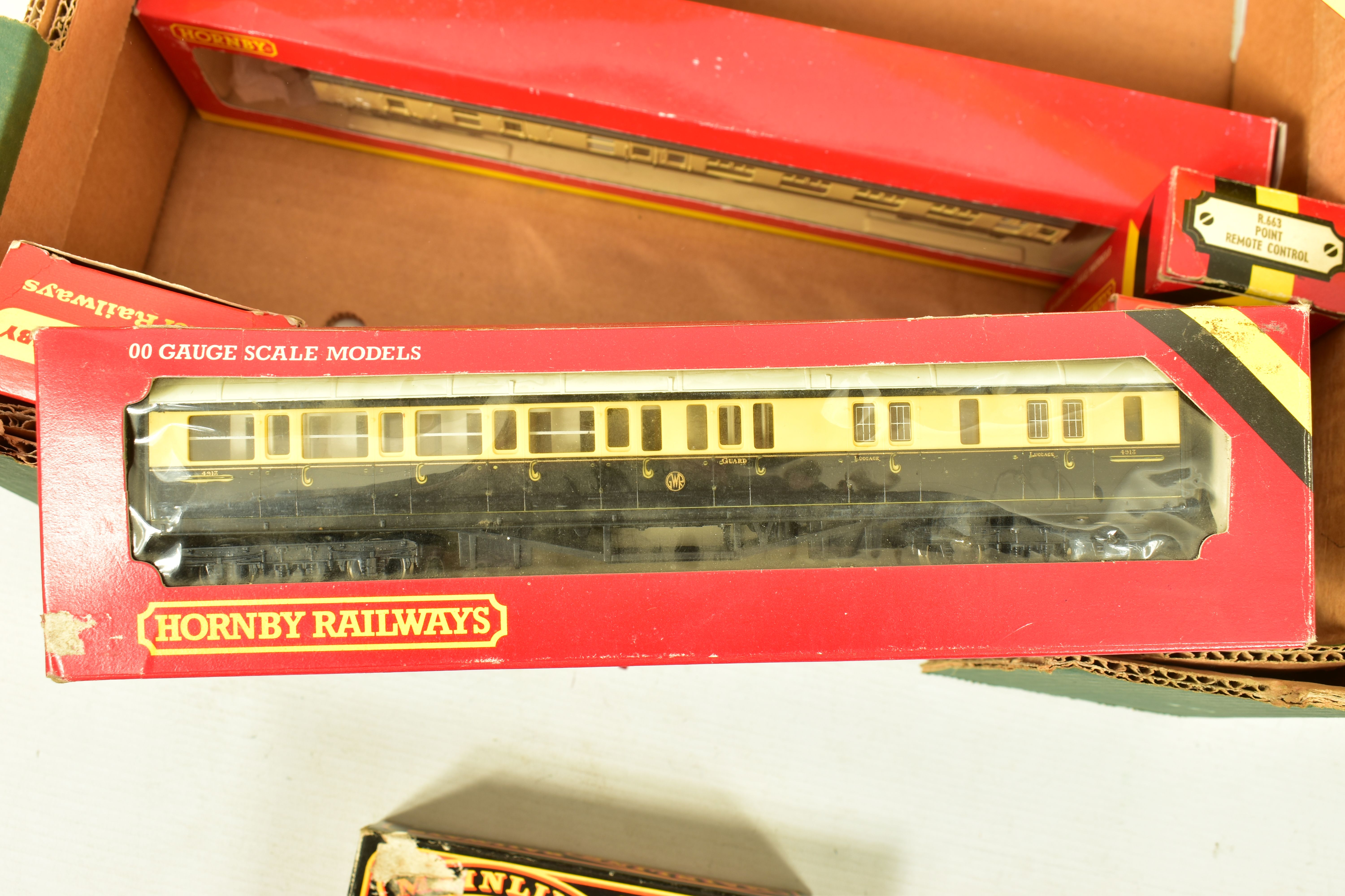 A QUANTITY OF BOXED ASSORTED OO GAUGE MODEL RAILWAY ROLLING STOCK, to include Tri-ang Wrenn, - Image 9 of 9