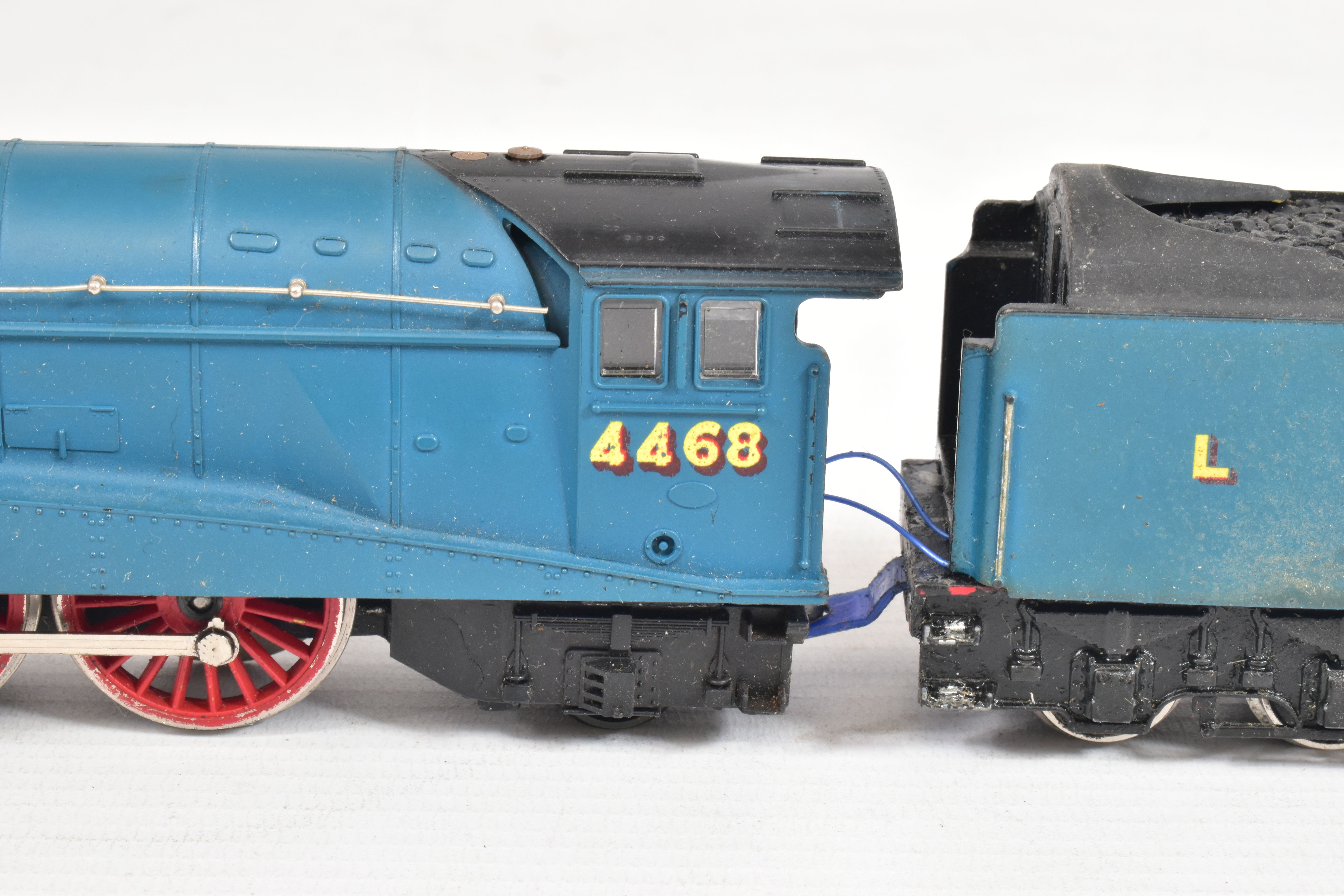TWO BOXED LILIPUT OO GAUGE LOCOMOTIVES, class A3 'Flying Scotsman' numbers on cab side, replaced - Image 3 of 7