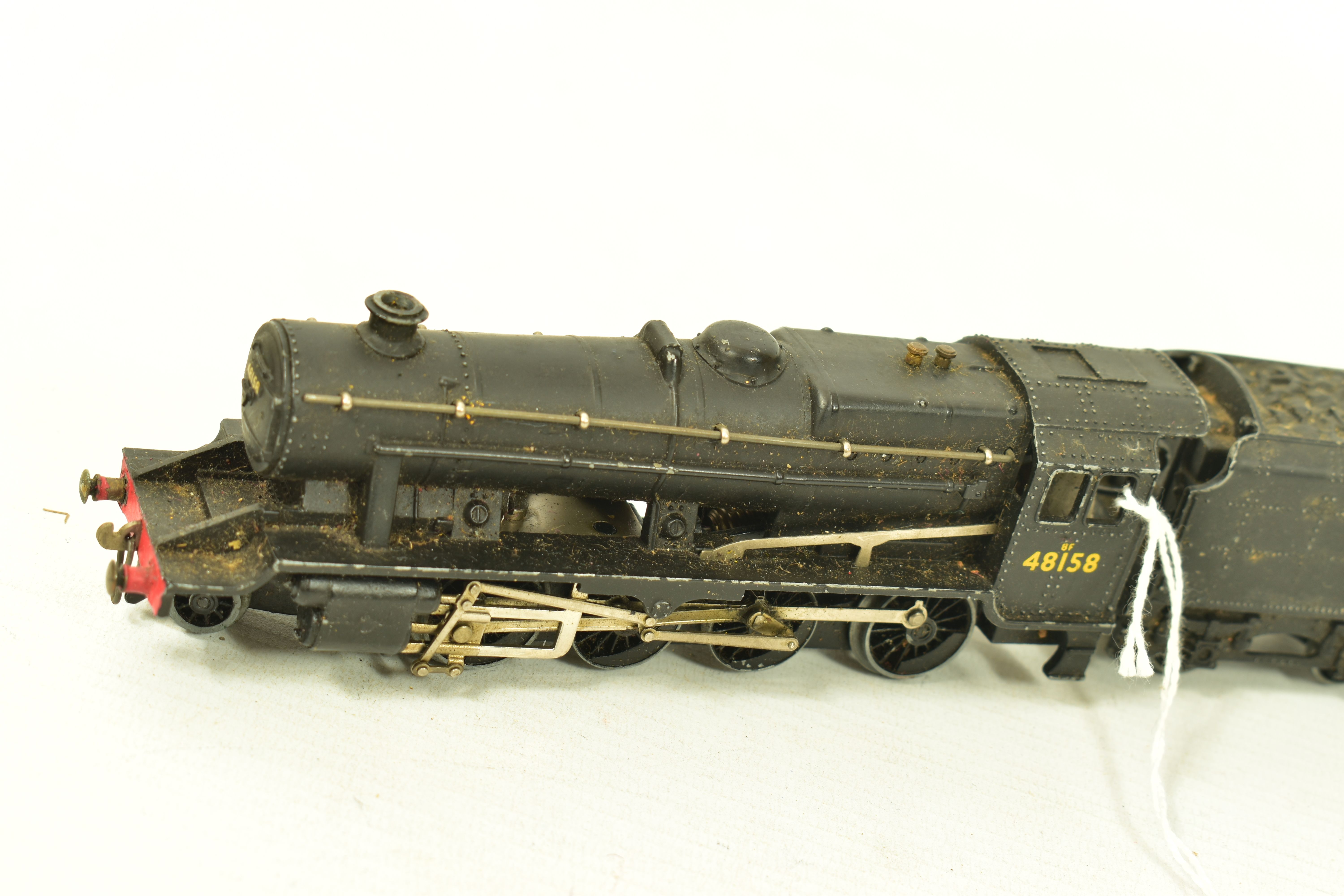 AN UNBOXED HORNBY DUBLO CLASS 8F LOCOMOTIVE AND TENDER, No.48158, B.R. black livery (LT25/3225), - Image 7 of 9