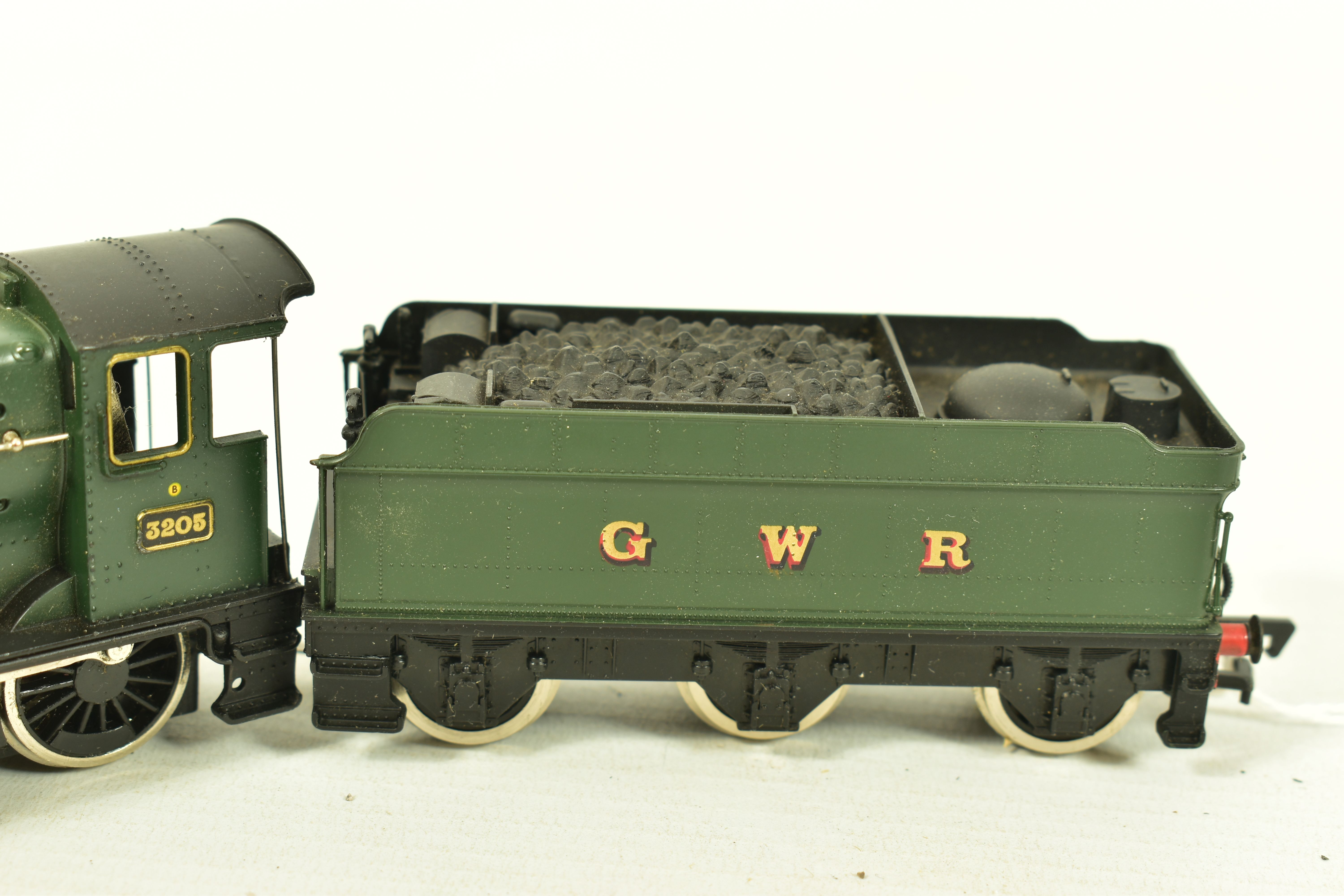 FOUR BOXED MAINLINE OO GAUGE COLLETT GOODS LOCOMOTIVES, 2 x No.3205, G.W.R. green livery (37 058), - Image 9 of 9