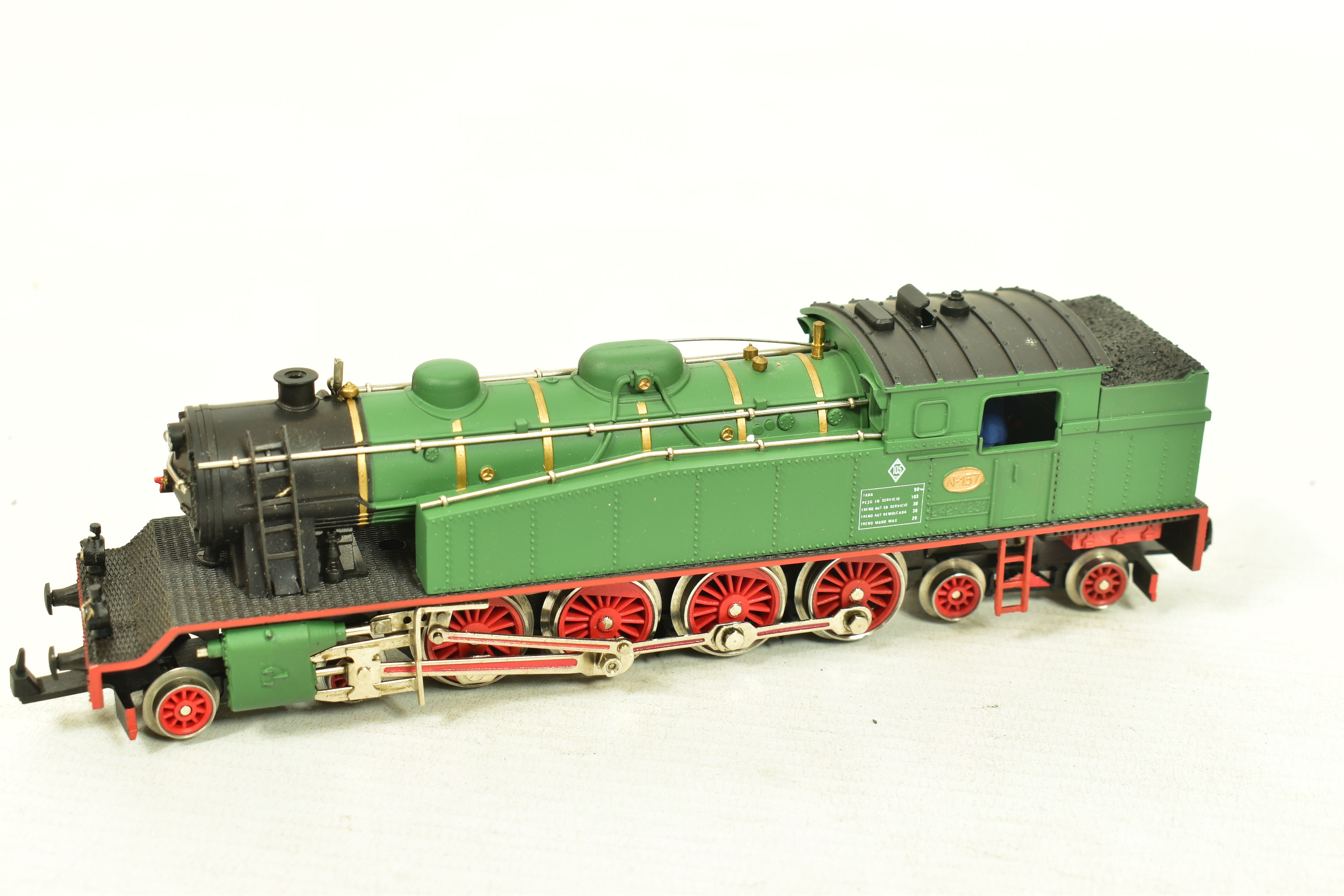 A BOXED LIMA HO GAUGE CLASS 141 LOCOMOTIVE AND TENDER, No.141 R 1097, S.N.C.F. green livery (3002L), - Image 2 of 8