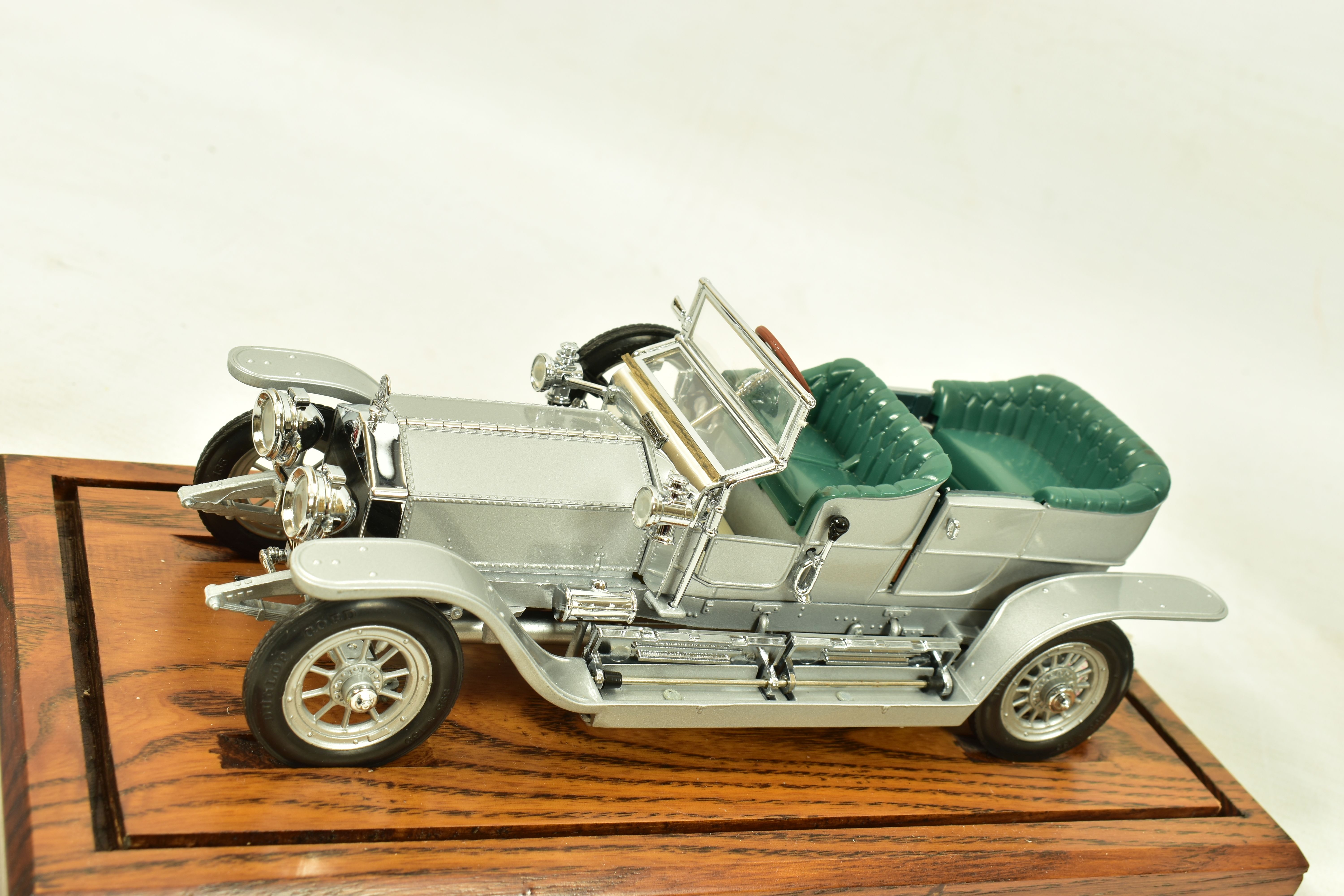 THREE UNBOXED FRANKLIN MINT DIECAST MODELS, 1/24 scale, 1907 Rolls-Royce Silver Ghost, with swing - Image 6 of 11