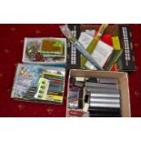 A QUANTITY OF UNBOXED AND ASSORTED OO GAUGE MODEL RAILWAY ROLLING STOCK AND BOXED AND UNBOXED