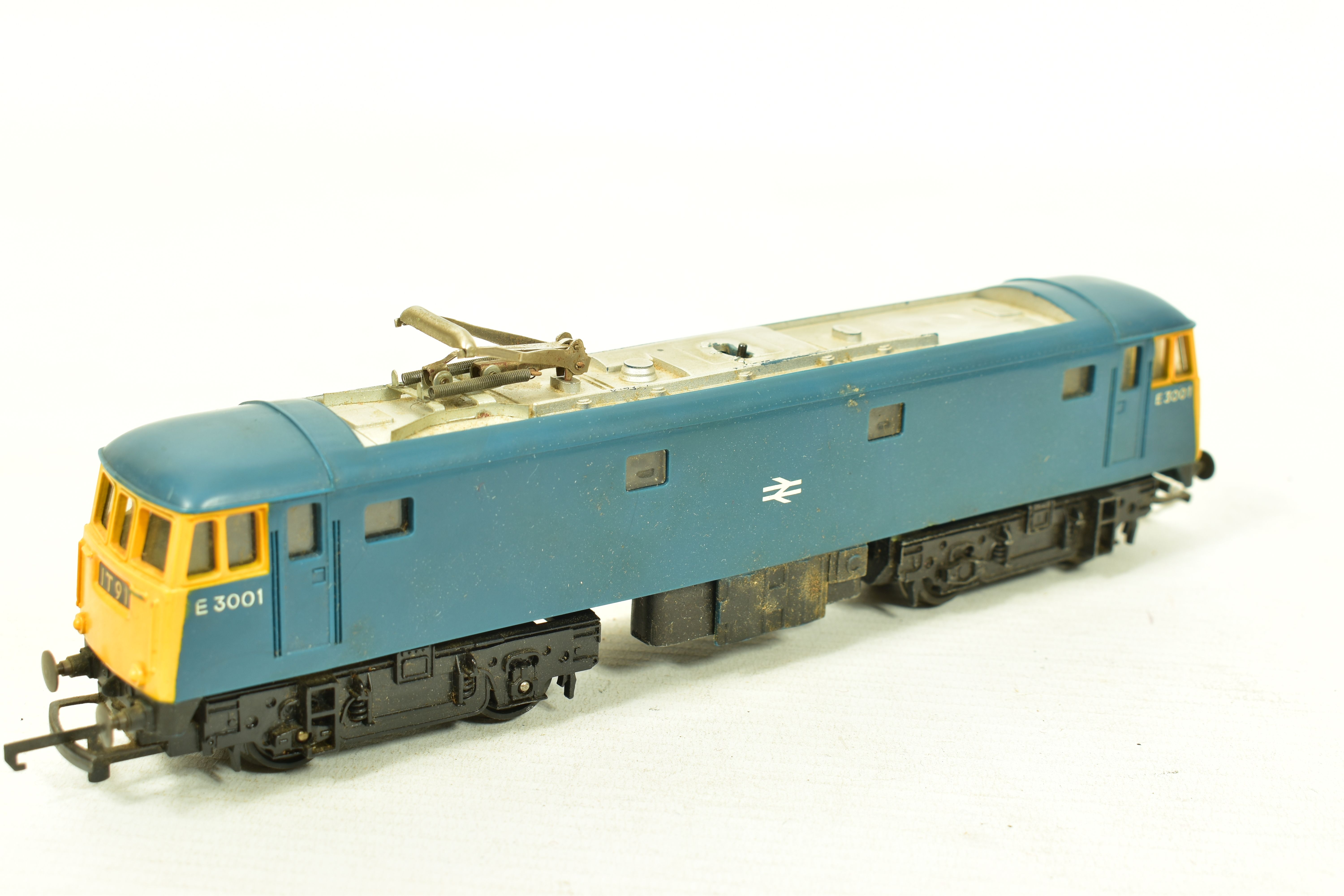 THREE BOXED TRI-ANG OO GAUGE AL1/CLASS 81 LOCOMOTIVES, No.E3001, B.R. blue livery (R753), all in - Image 2 of 7