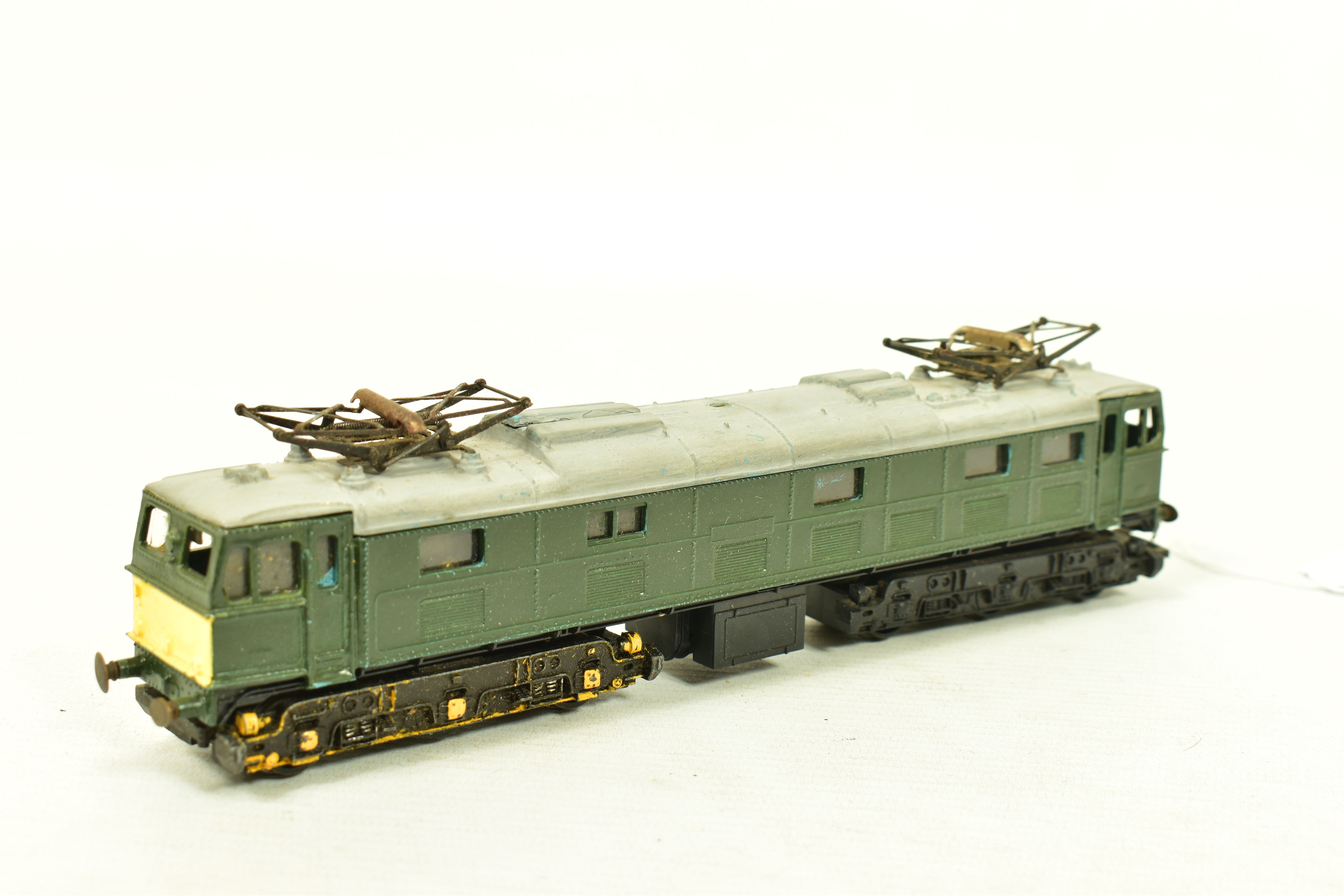 A BOXED TRI-ANG OO GAUGE CLASS EM2 LOCOMOTIVE, has been reasonably repainted from blue to green with