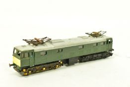 A BOXED TRI-ANG OO GAUGE CLASS EM2 LOCOMOTIVE, has been reasonably repainted from blue to green with