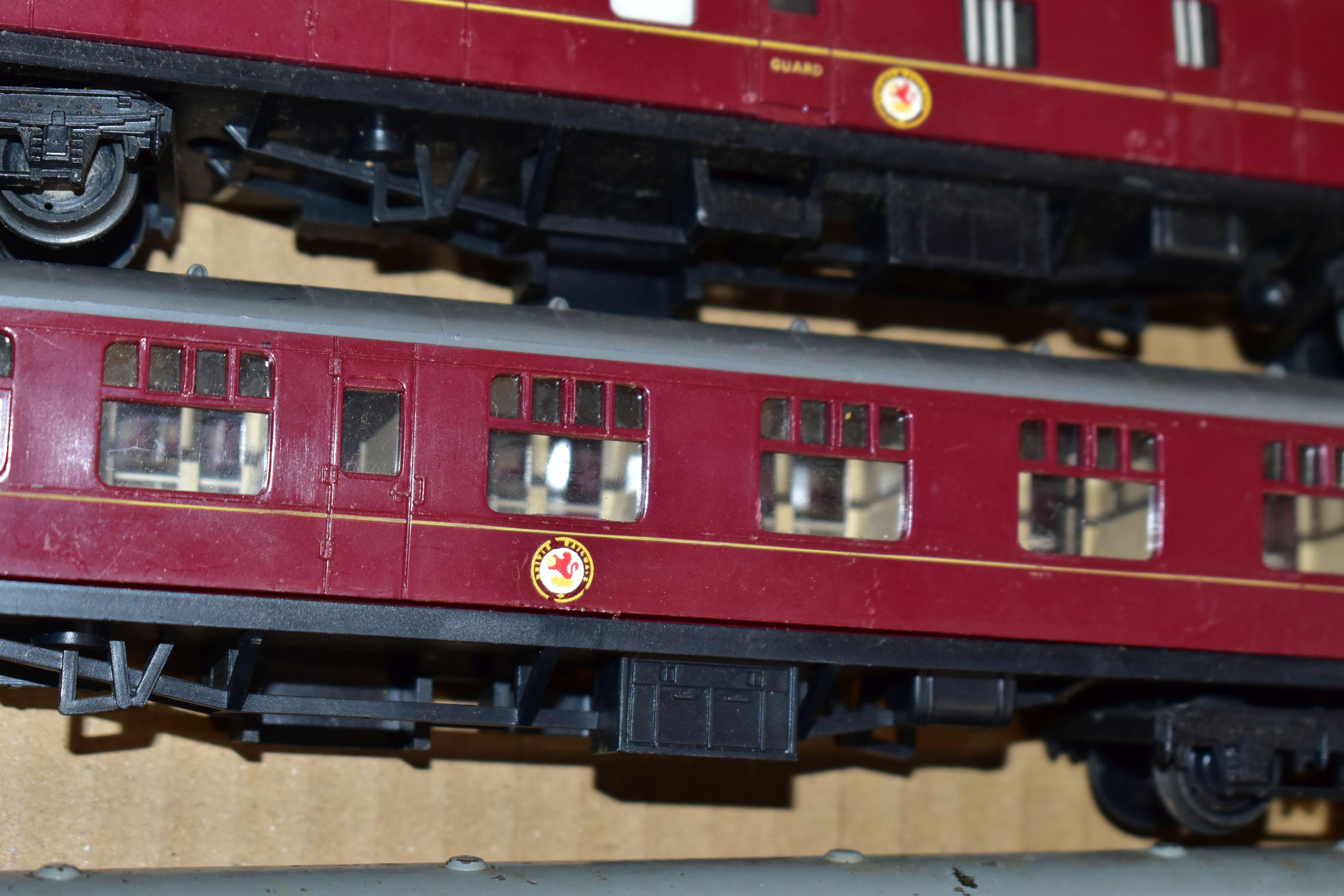 AN UNBOXED ANBRICO OO GAUGE HAND BUILT CRAVENS CLASS 105 THREE CAR D.M.U., unnumbered in B.R. - Image 6 of 15