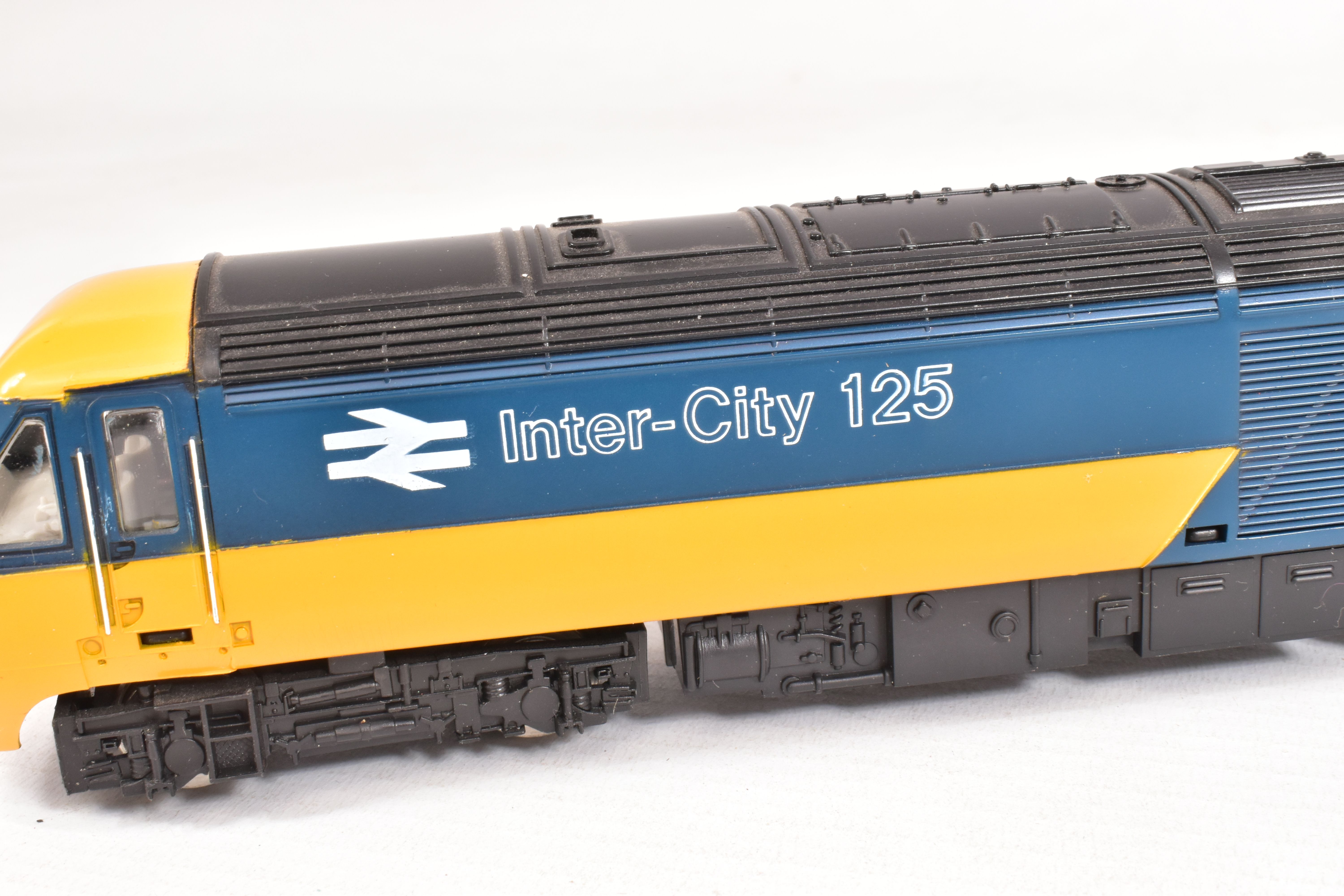 A BOXED HORNBY OO GAUGE INTERCITY 125 HIGH SPEED TRAIN PACK, No.R332, comprising power car No. - Image 10 of 12
