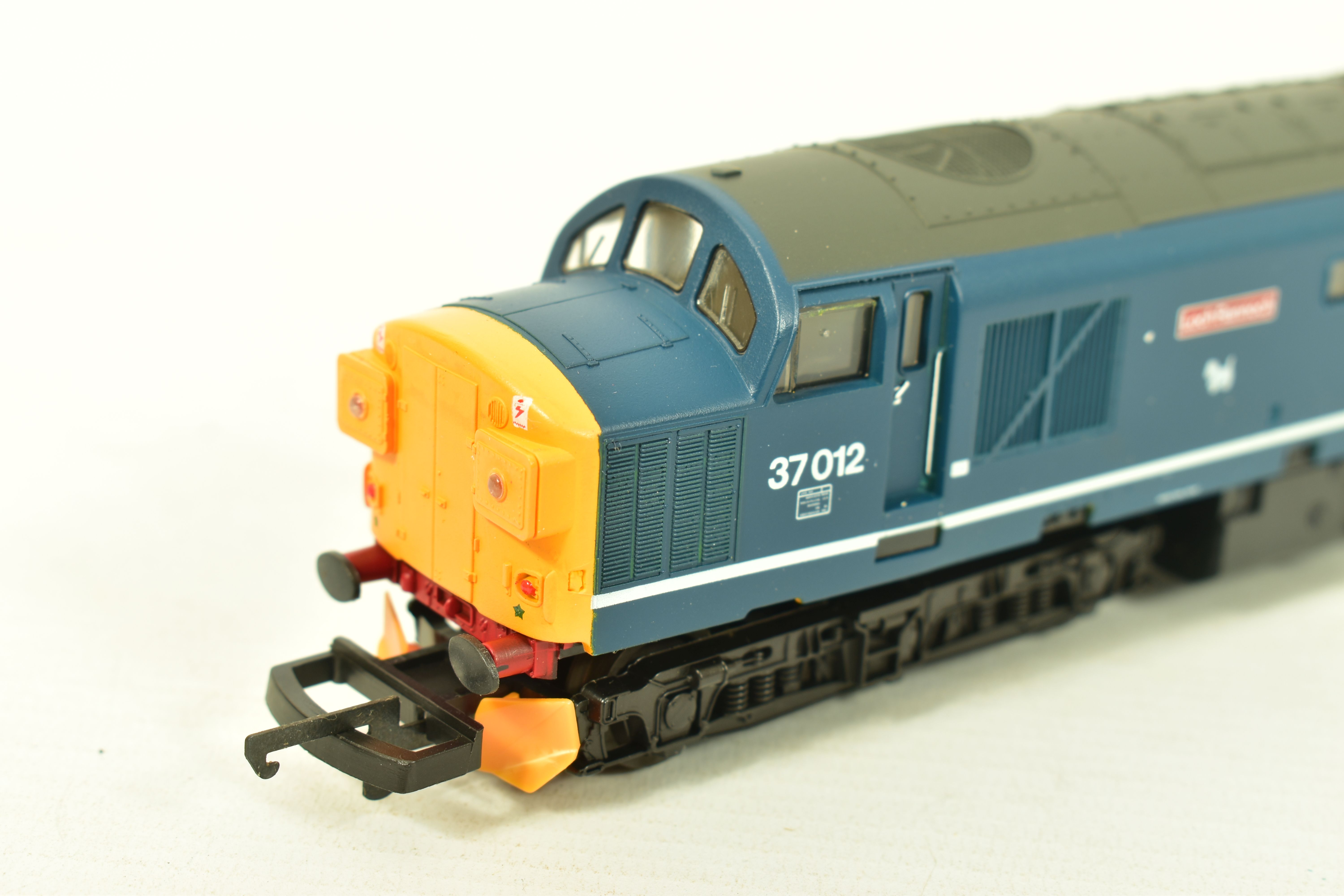 FOUR BOXED LIMA OO GAUGE LOCOMOTIVES, class 33 No.33 025 (L205115), class 37 'Loch Rannoch' No.37 - Image 9 of 11