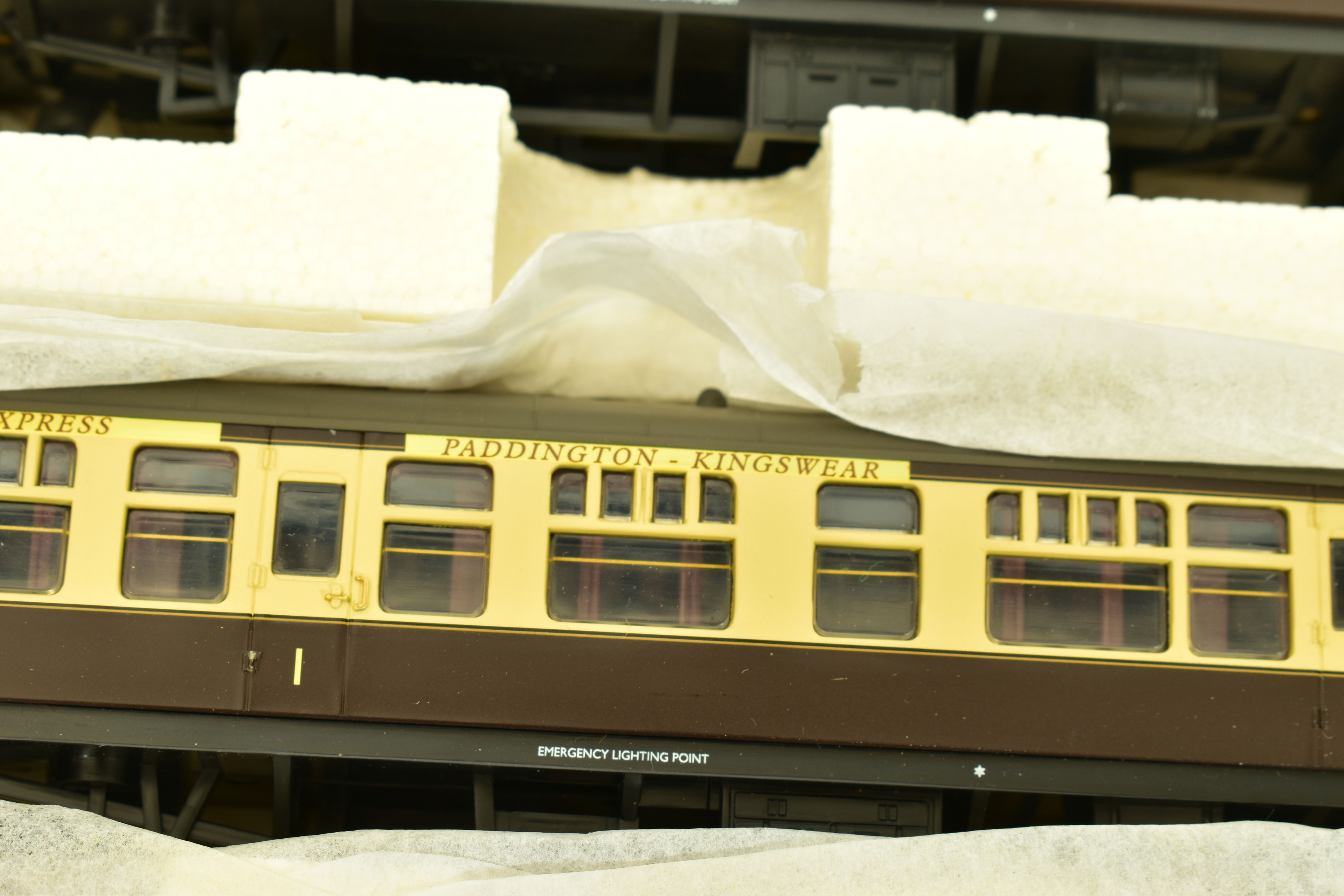 A PART BOXED HORNBY RAILWAYS OO GAUGE TORBAY EXPRESS TRAIN PACK, comprising King class locomotive ' - Image 7 of 13