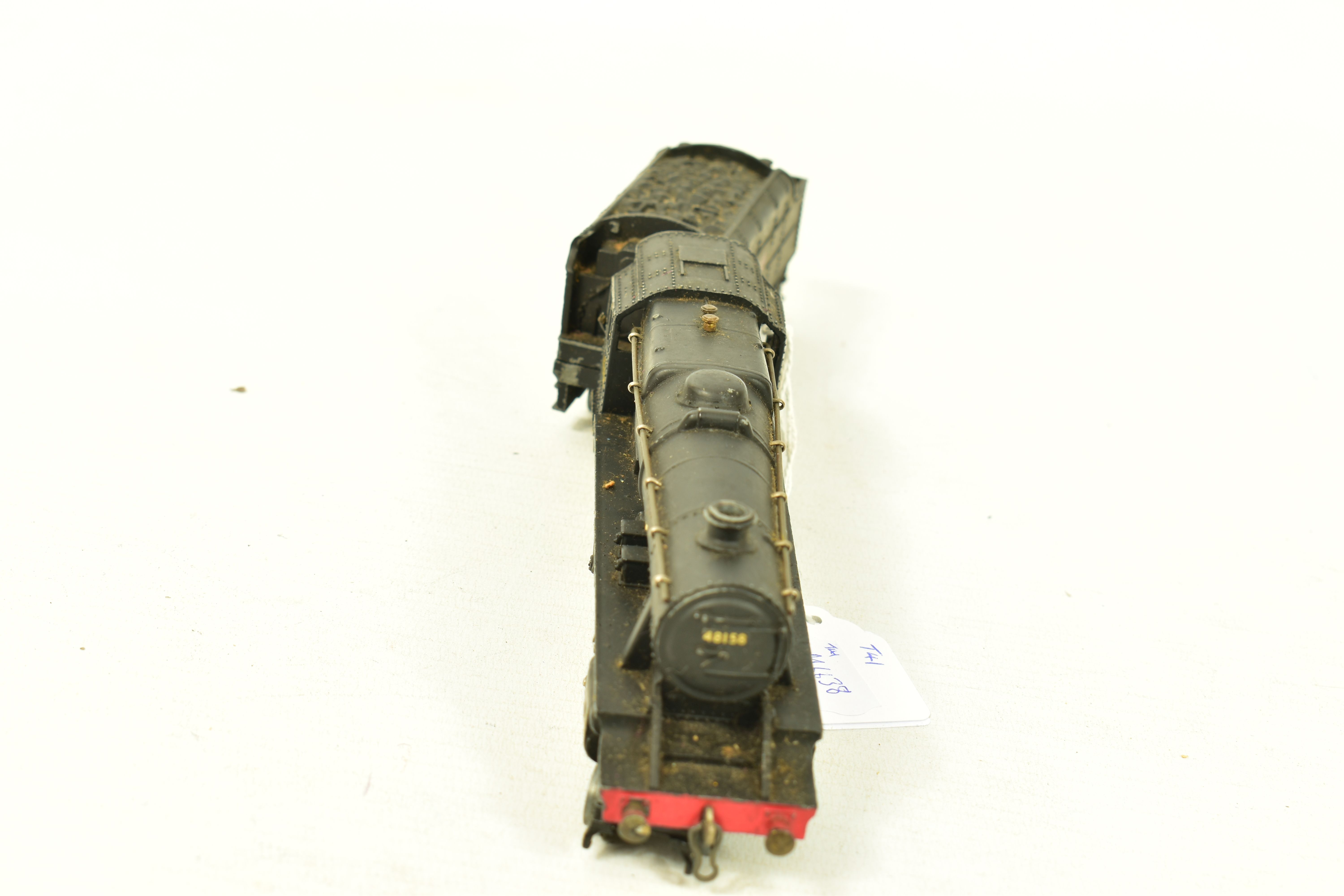 AN UNBOXED HORNBY DUBLO CLASS 8F LOCOMOTIVE AND TENDER, No.48158, B.R. black livery (LT25/3225), - Image 8 of 9