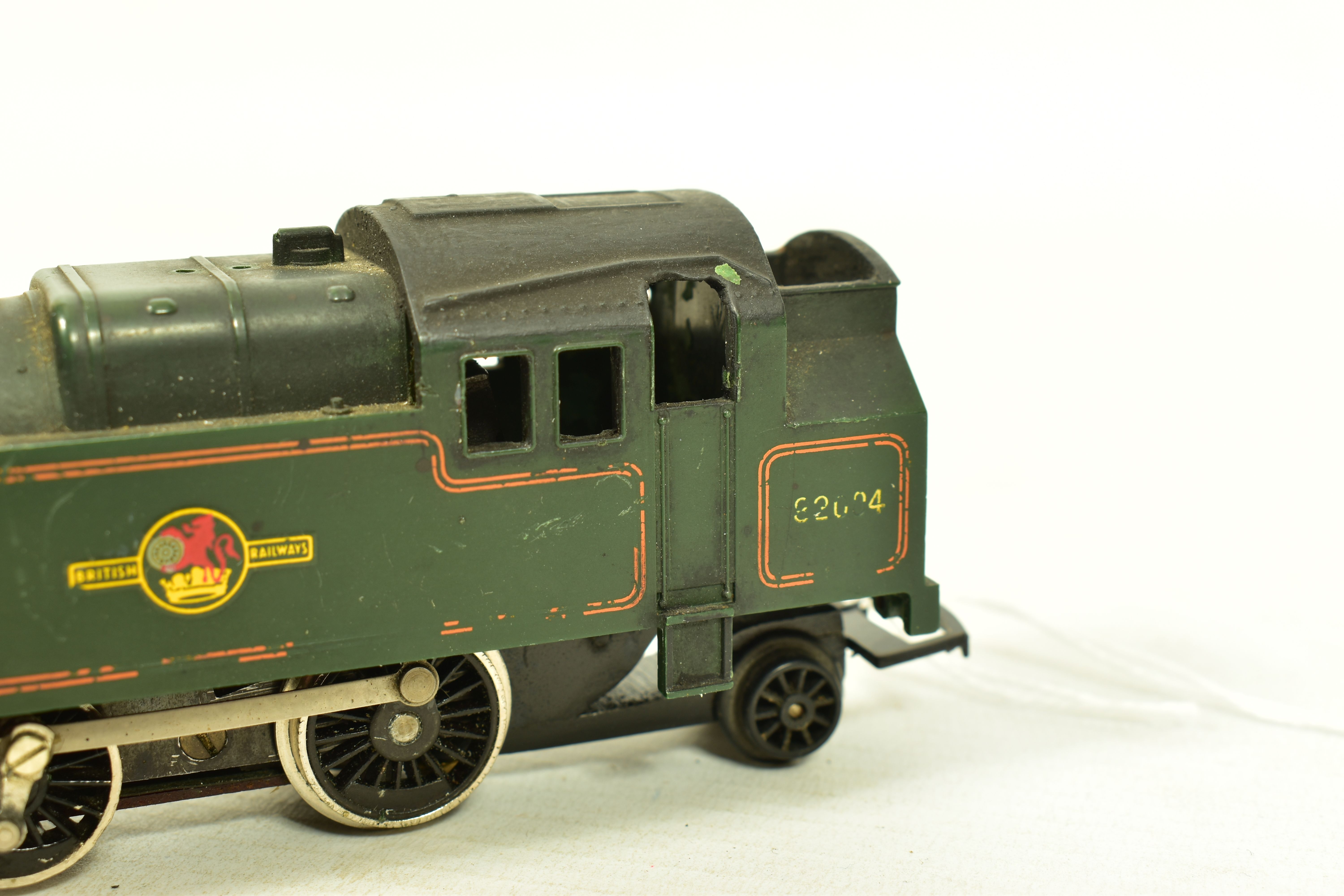 EIGHT BOXED TRI-ANG OO GAUGE CLASS 3 TANK LOCOMOTIVES, all No.82004 in B.R. green or black liveries, - Image 4 of 15