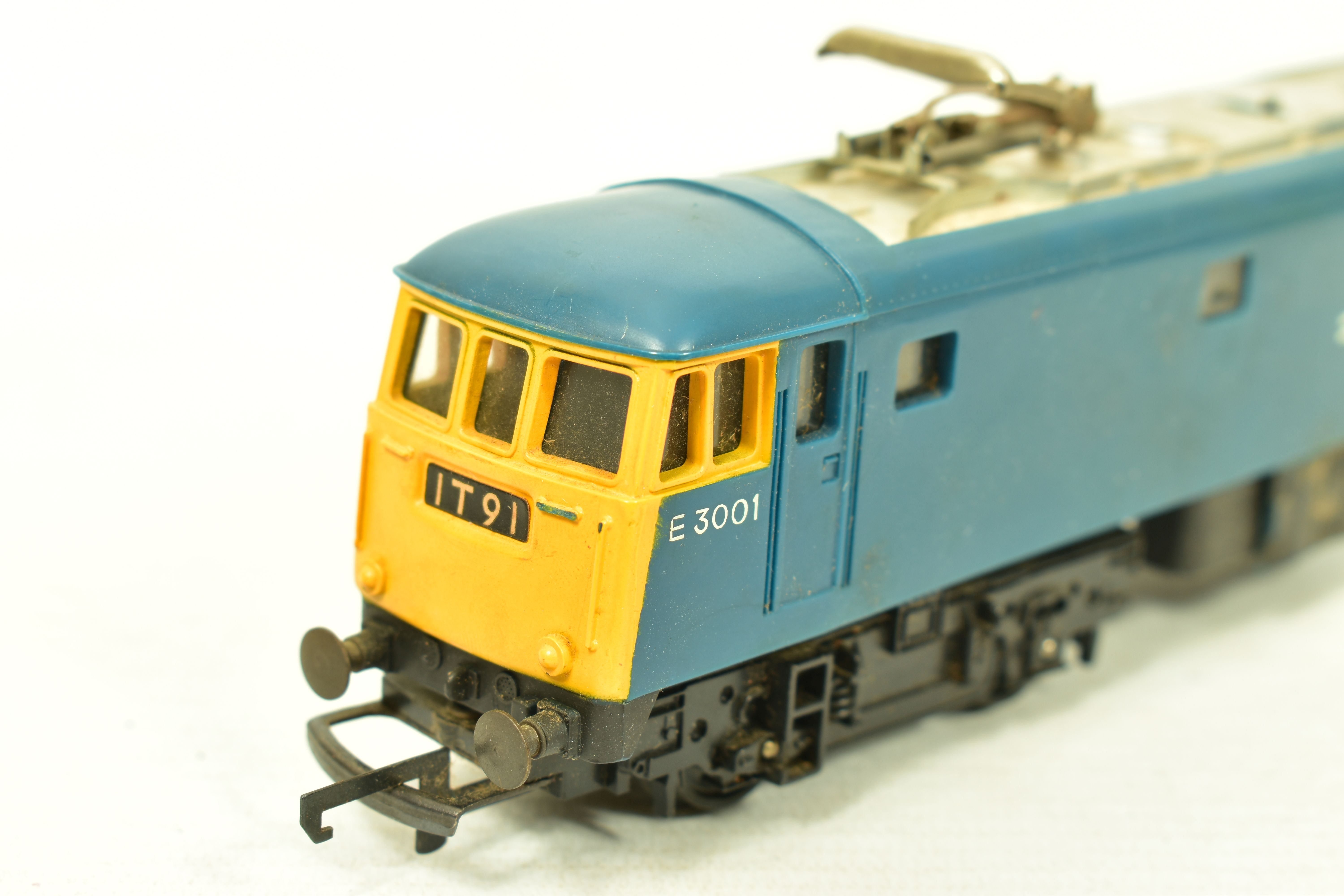 THREE BOXED TRI-ANG OO GAUGE AL1/CLASS 81 LOCOMOTIVES, No.E3001, B.R. blue livery (R753), all in - Image 3 of 7