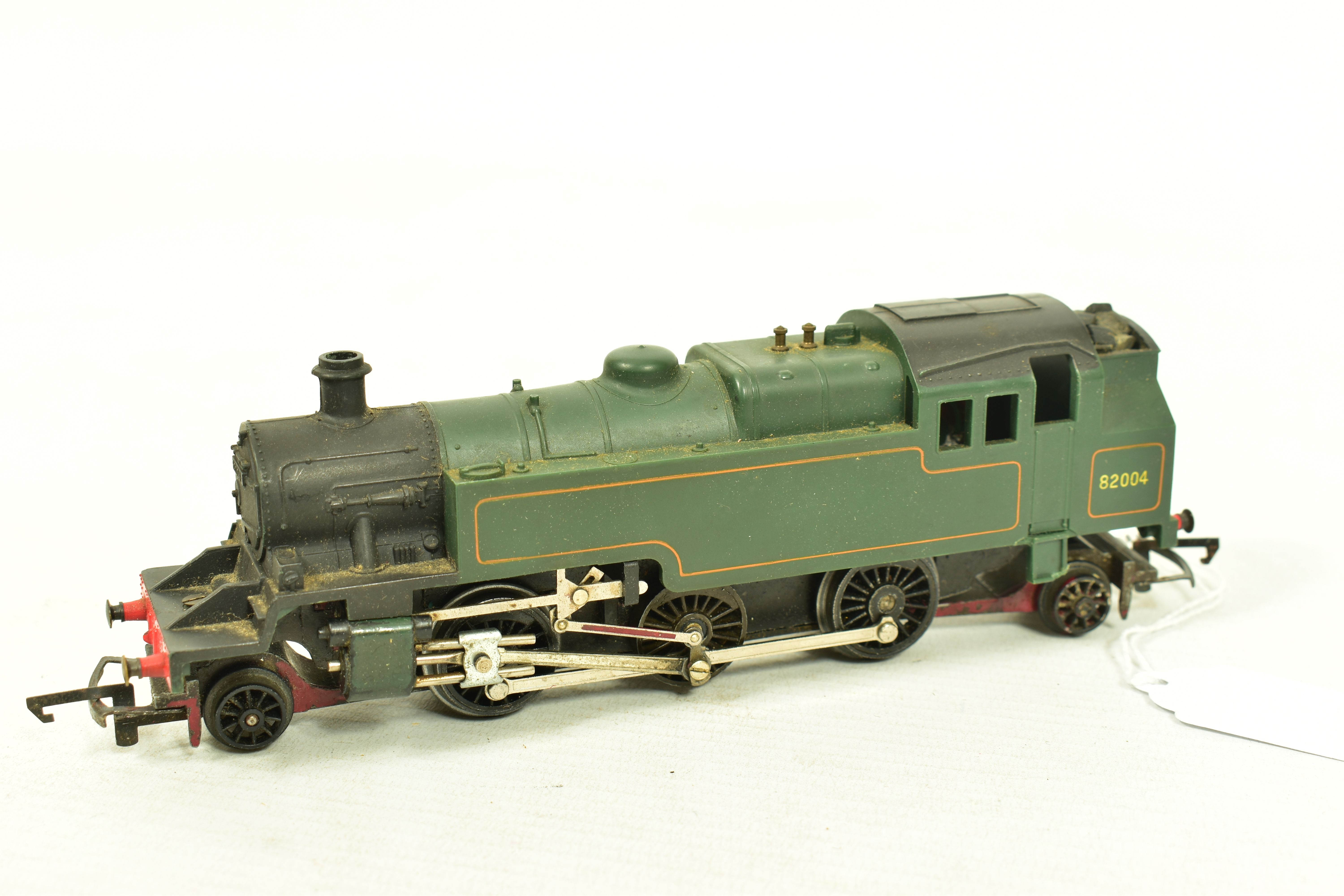 EIGHT BOXED TRI-ANG OO GAUGE CLASS 3 TANK LOCOMOTIVES, all No.82004 in B.R. green or black liveries, - Image 10 of 15