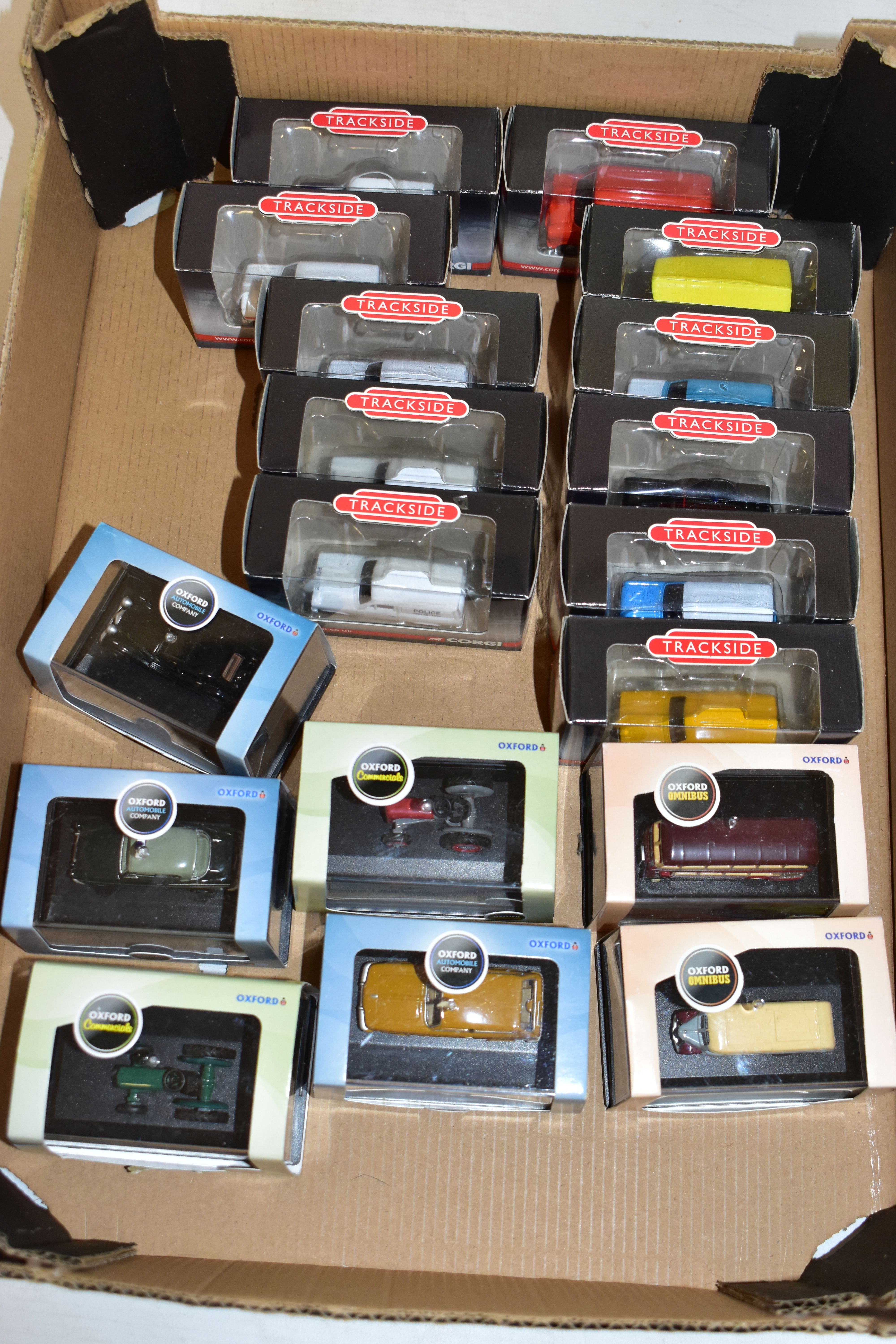 A QUANTITY OF BOXED OXFORD DIECAST AND CORGI TRACKSIDE OO AND N GAUGE DIECAST VEHICLES, all appear - Image 8 of 14