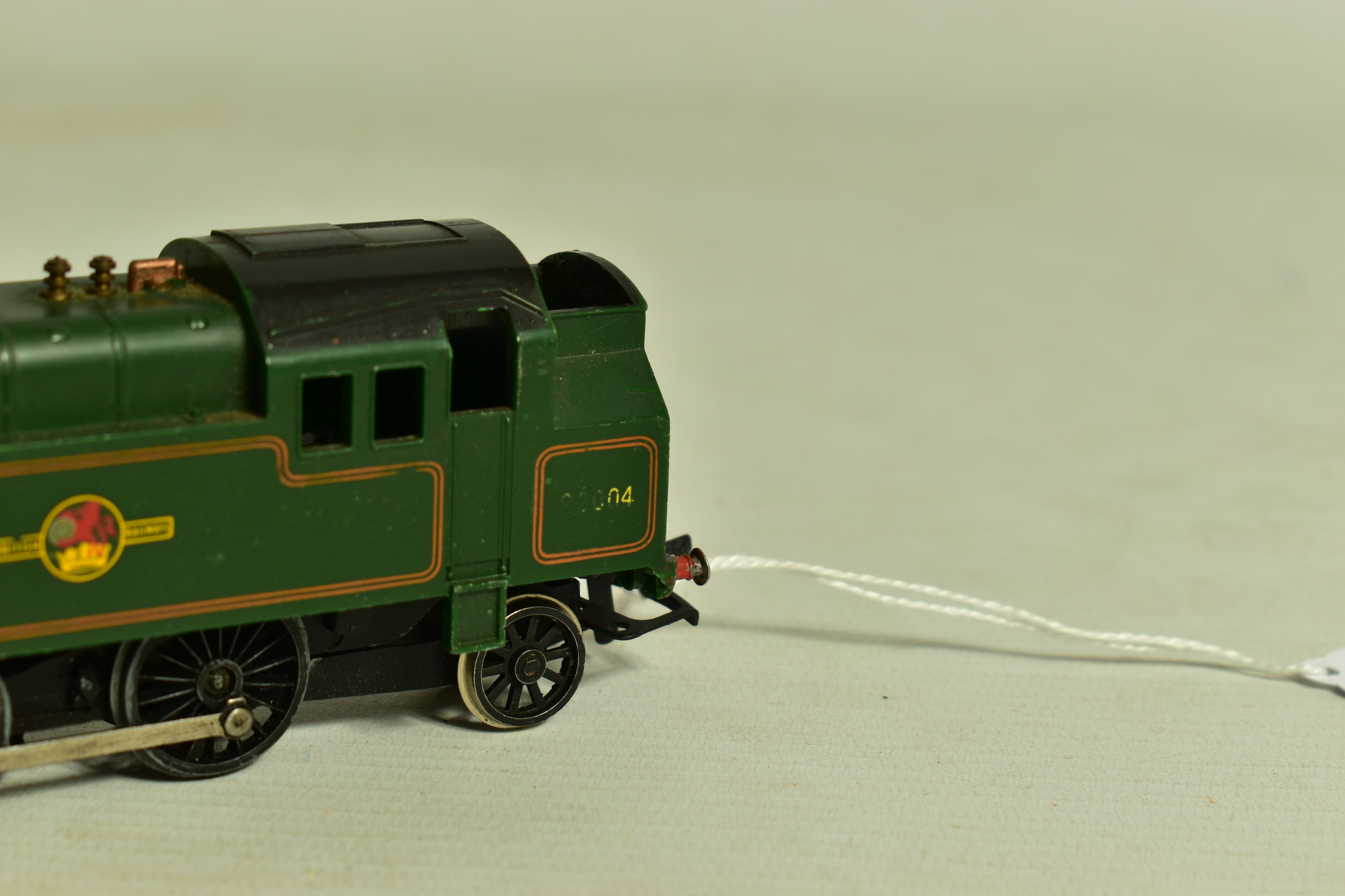 EIGHT BOXED TRI-ANG OO GAUGE CLASS 3 TANK LOCOMOTIVES, all No.82004 in B.R. green or black liveries, - Image 13 of 15