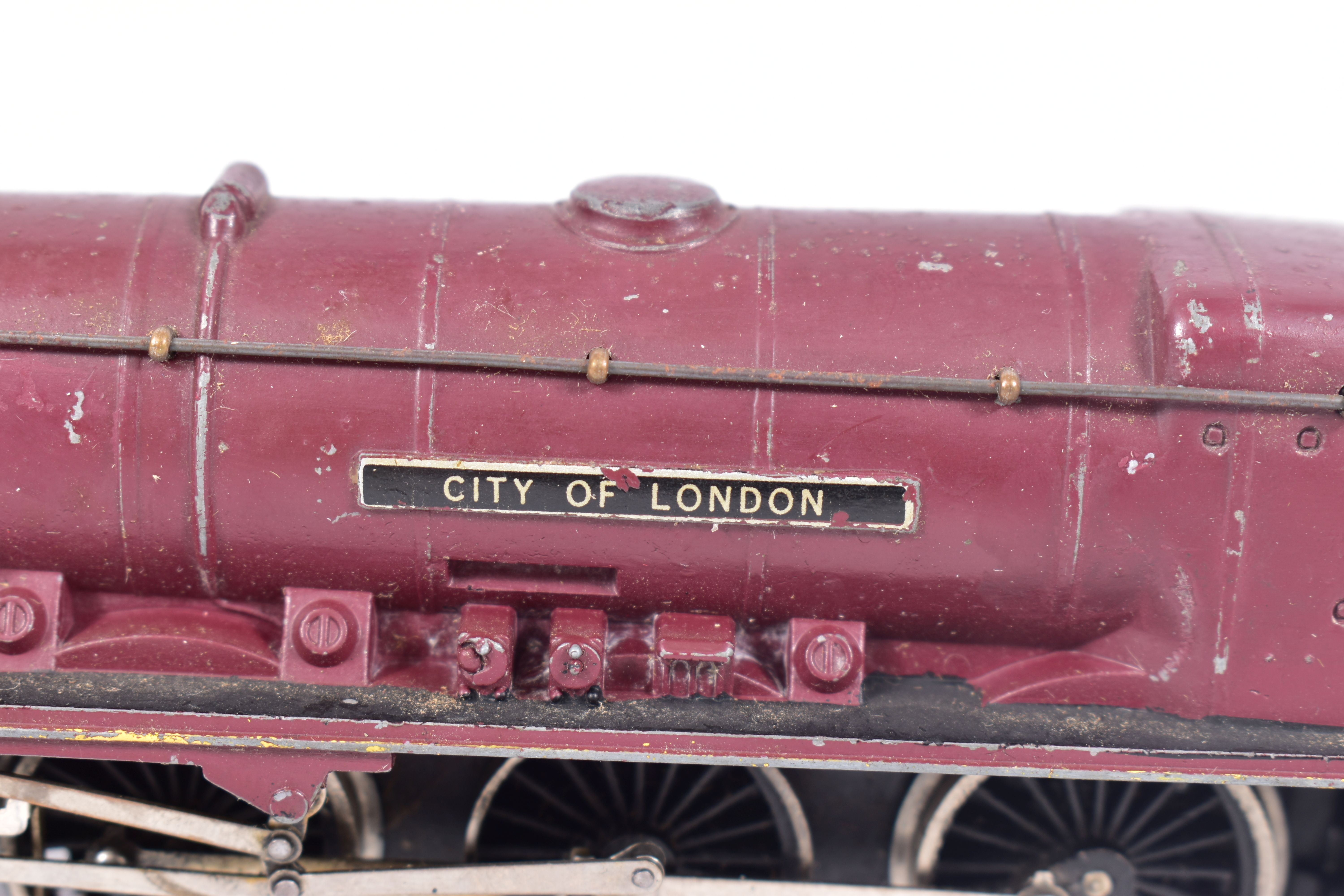 A BOXED HORNBY DUBLO DUCHESS CLASS LOCOMOTIVE, 'City of London' No.46245, B.R. lined maroon - Image 2 of 4