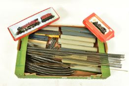 A QUANTITY OF BOXED AND UNBOXED OO GAUGE MODEL RAILWAY ITEMS, to include part boxed Tri-ang Hornby