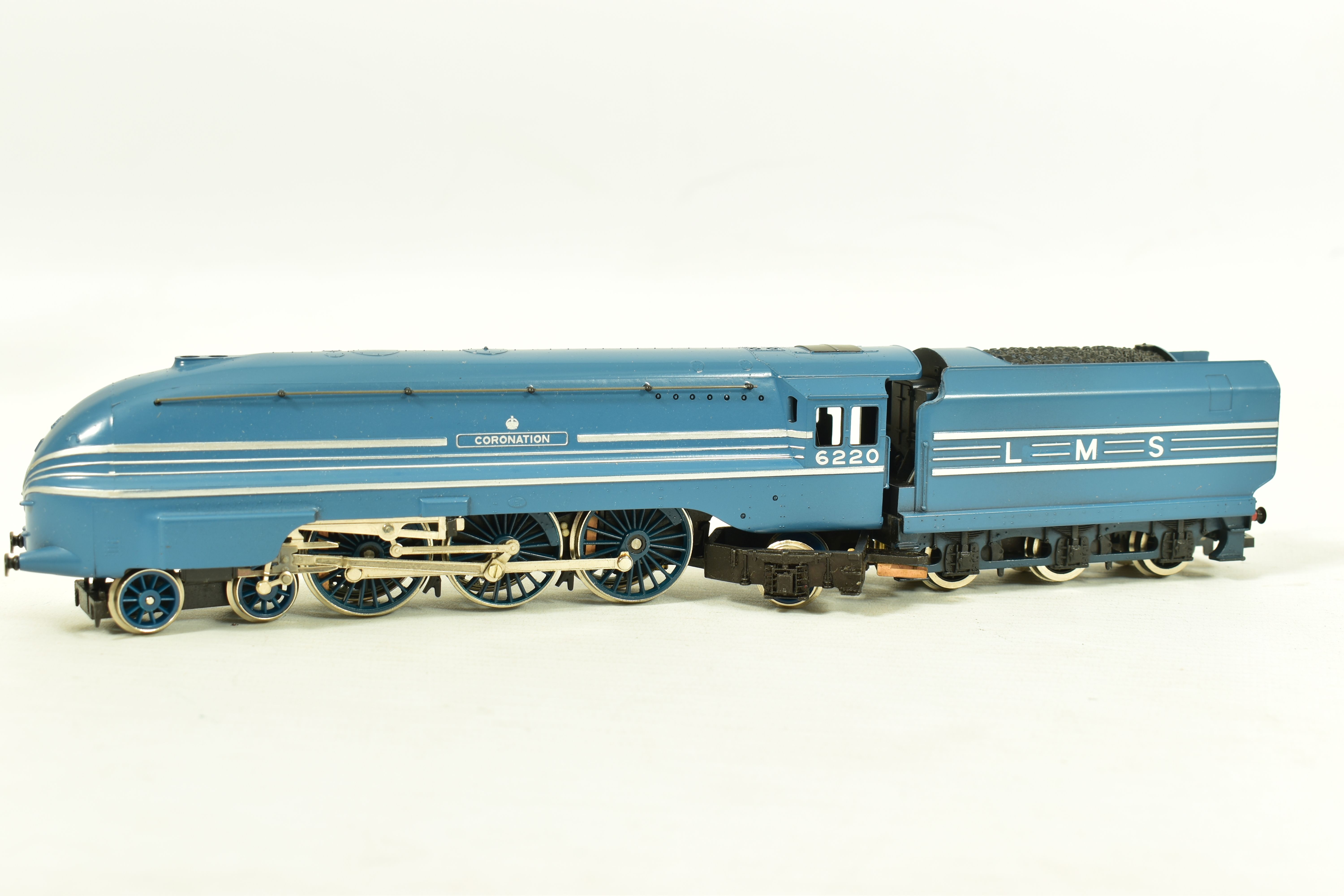 THREE BOXED HORNBY RAILWAYS OO GAUGE PRINCESS AND CORONATION CLASS LOCOMOTIVES, 'The Princess Royal' - Image 9 of 12