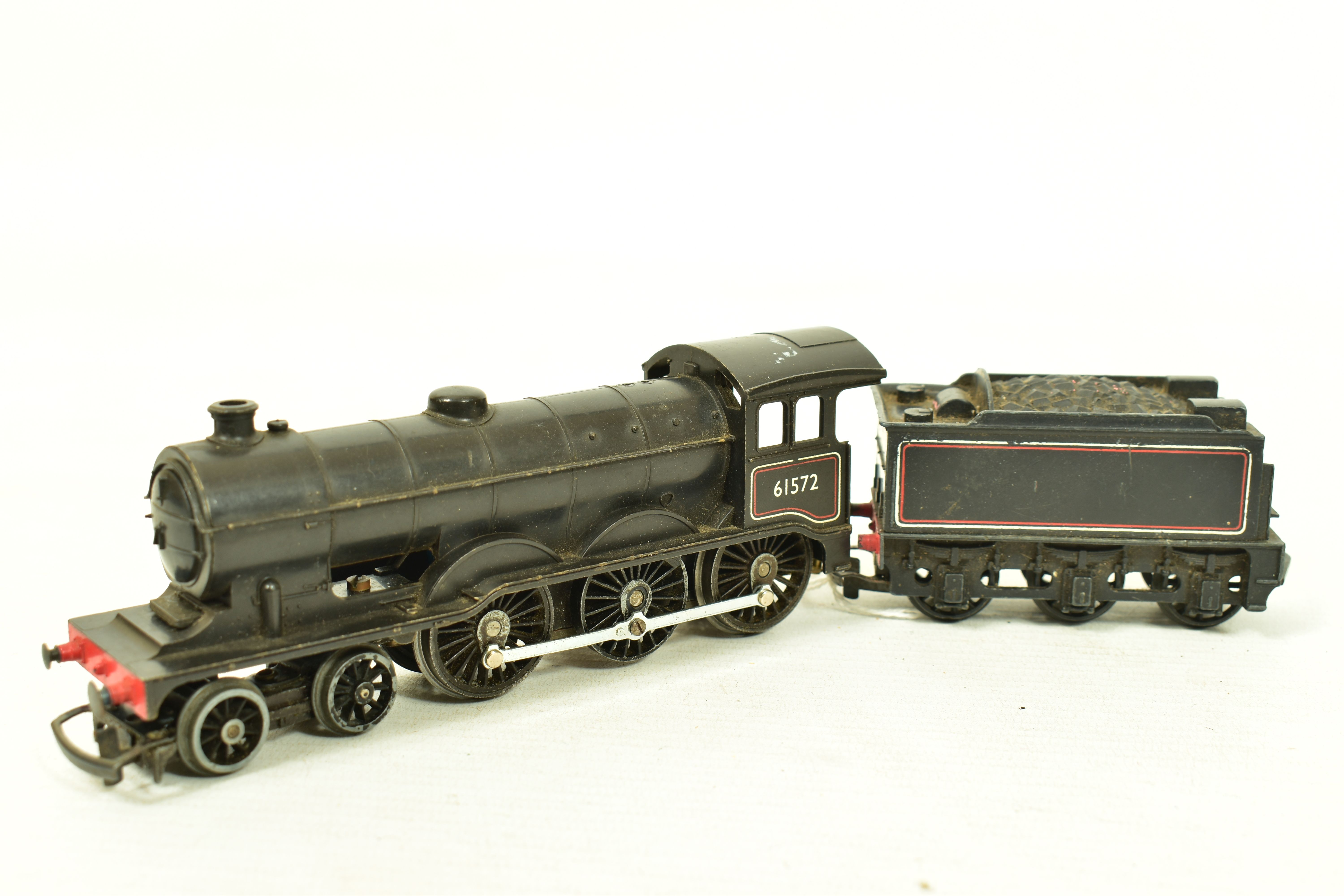 SIX BOXED TRI-ANG OO GAUGE LOCOMOTIVES, 3 x class B12, 2 x No.61572, B.R. black livery (R150) one - Image 4 of 12