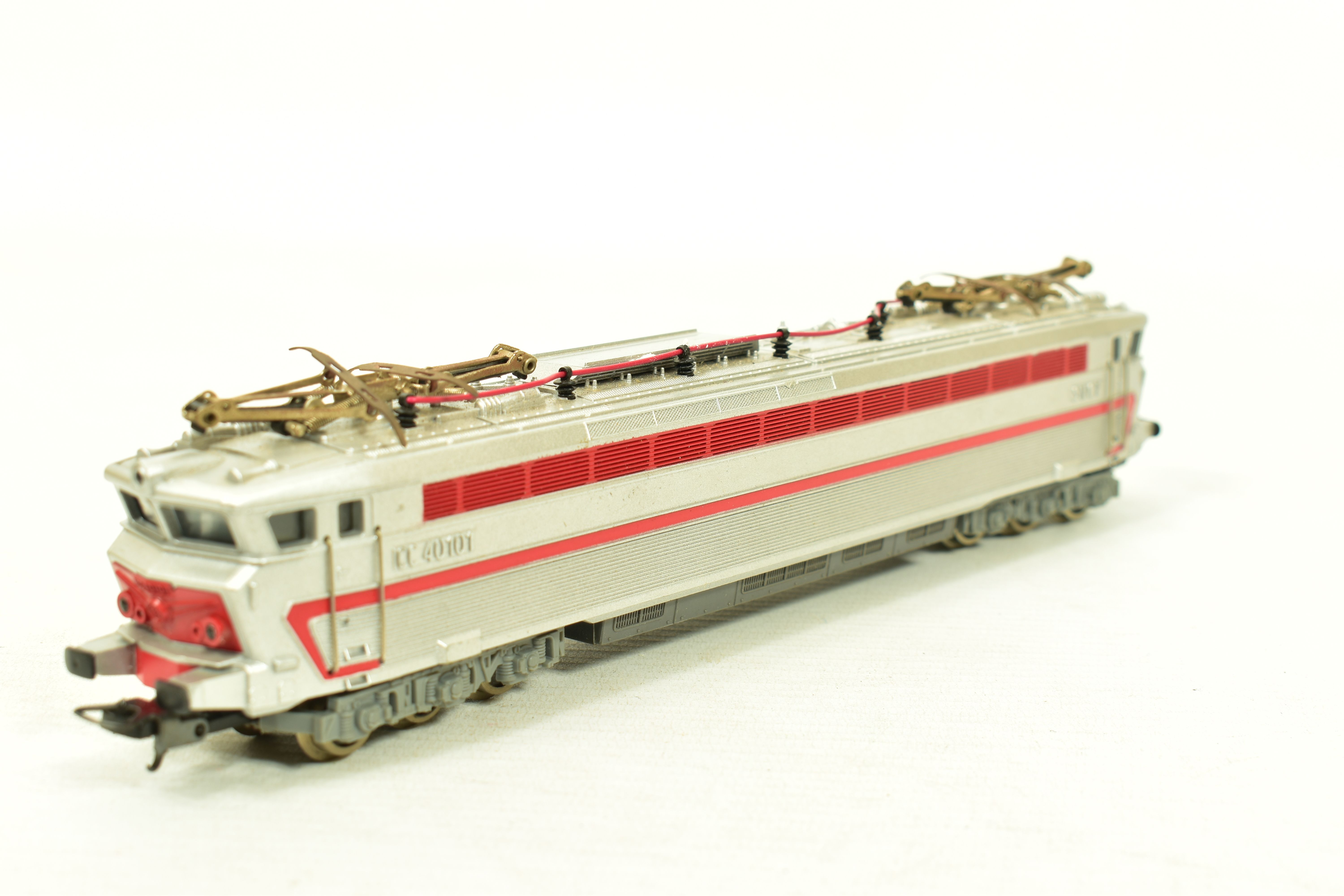 THREE BOXED HO GAUGE LOCOMOTIVES, Lima CC40101, S.N.C.F. red and silver livery (L208122), RSO CC - Image 6 of 7